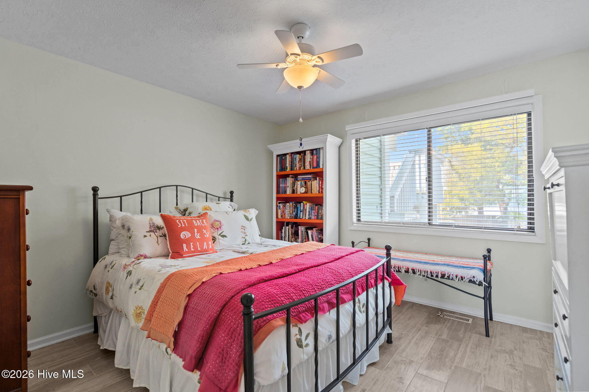 100563090 | Photo 31