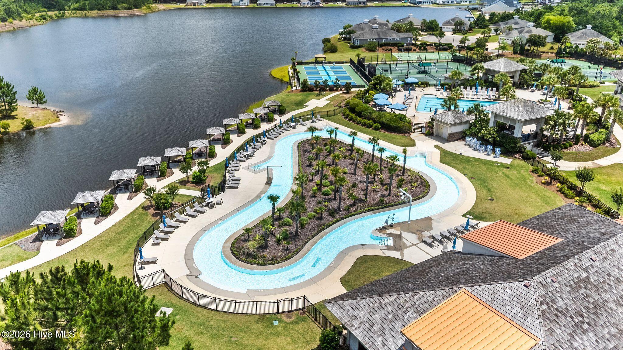 100566081 | Photo 52