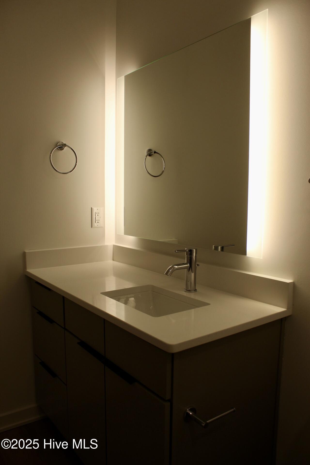 100546924 | Photo 11