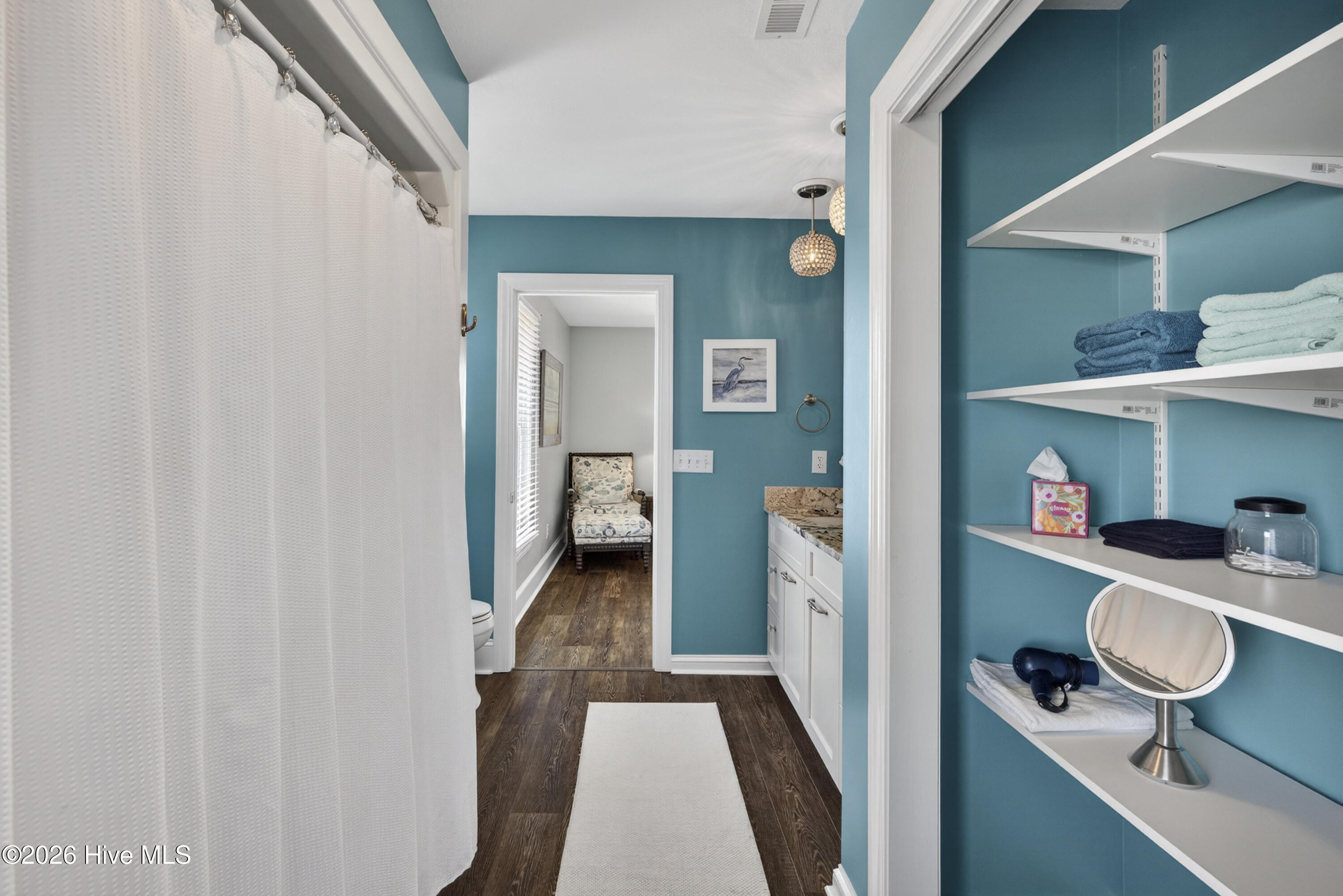 100568247 | Photo 26