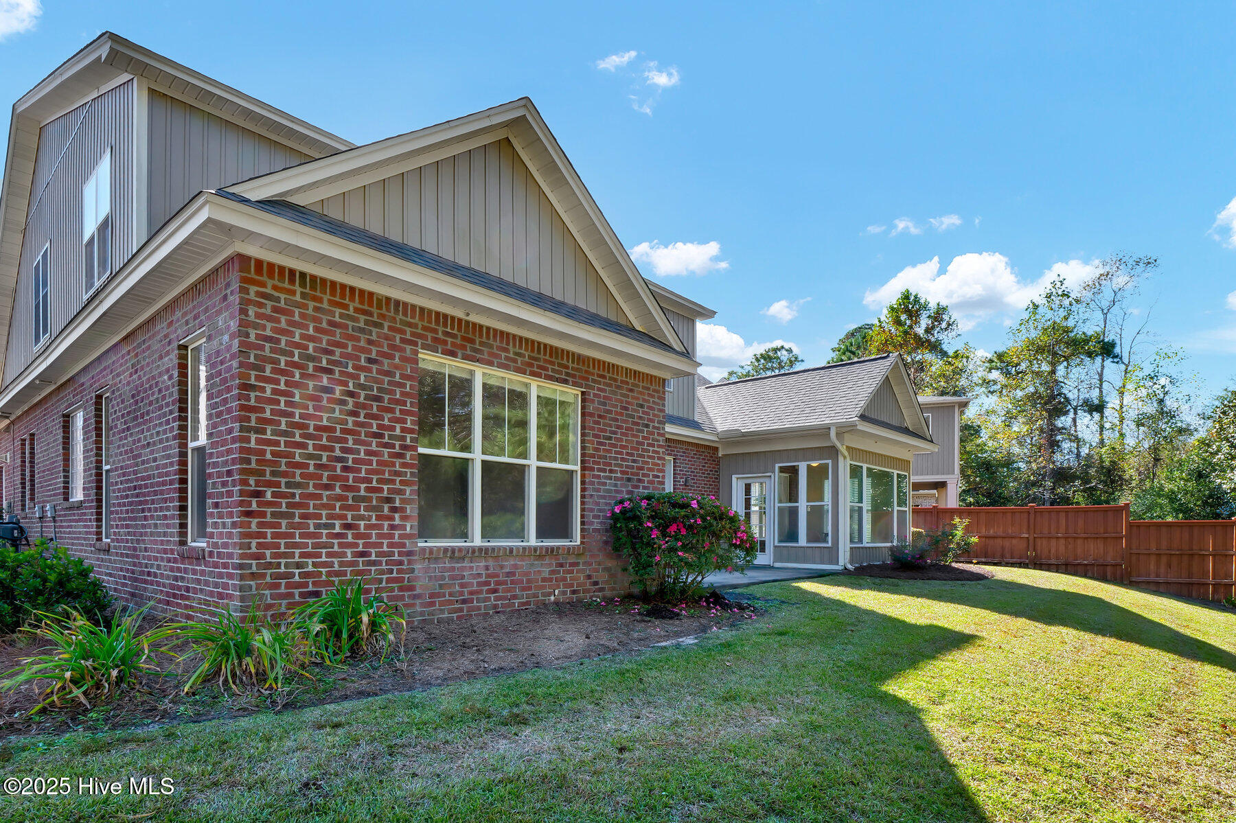 100540144 | Photo 45