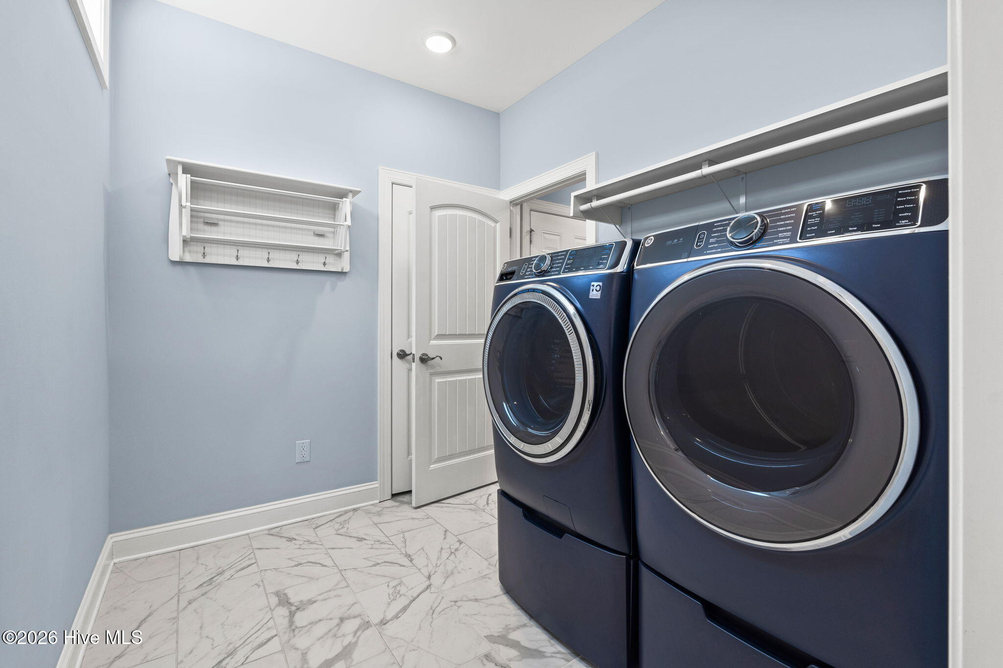 100563423 | Photo 32