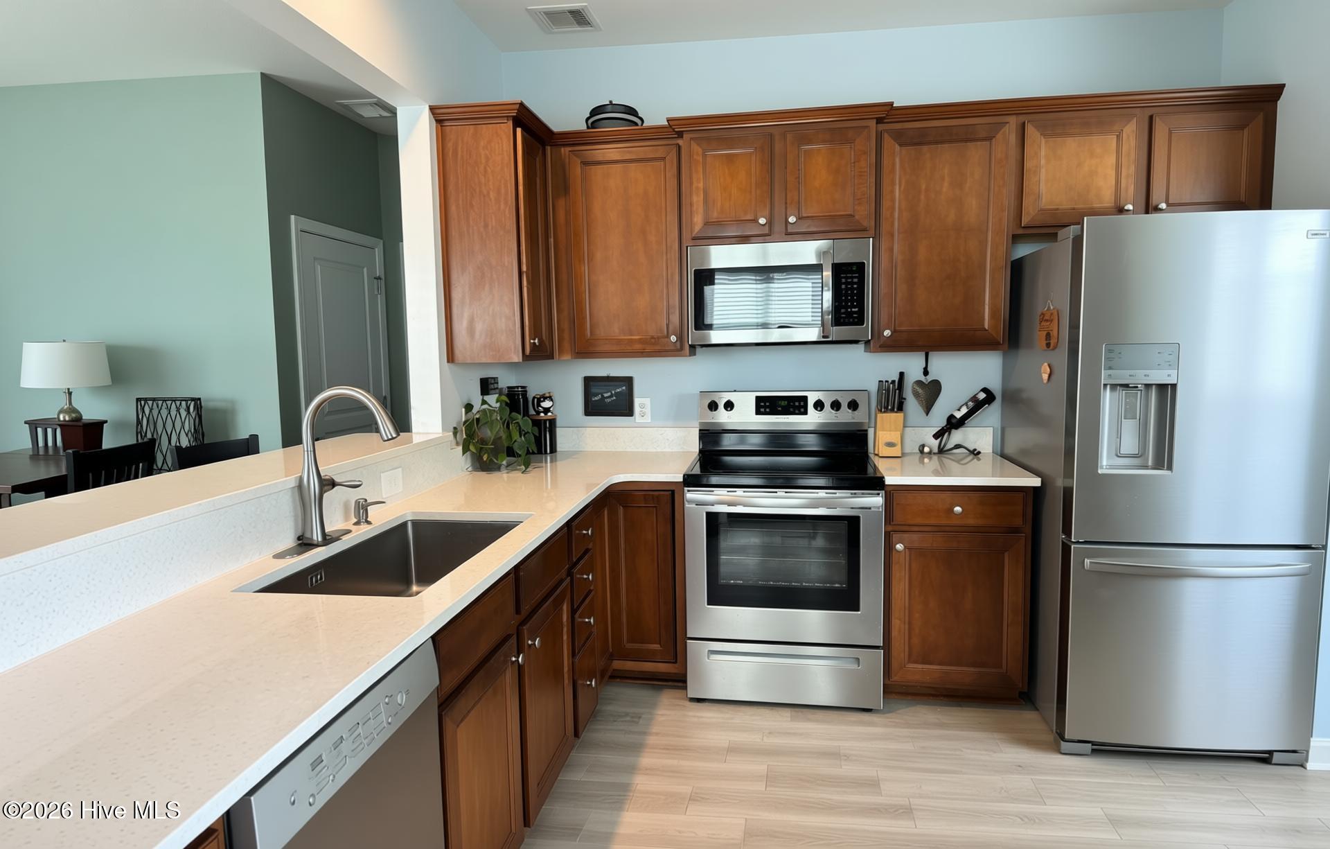 100557394 | Photo 13