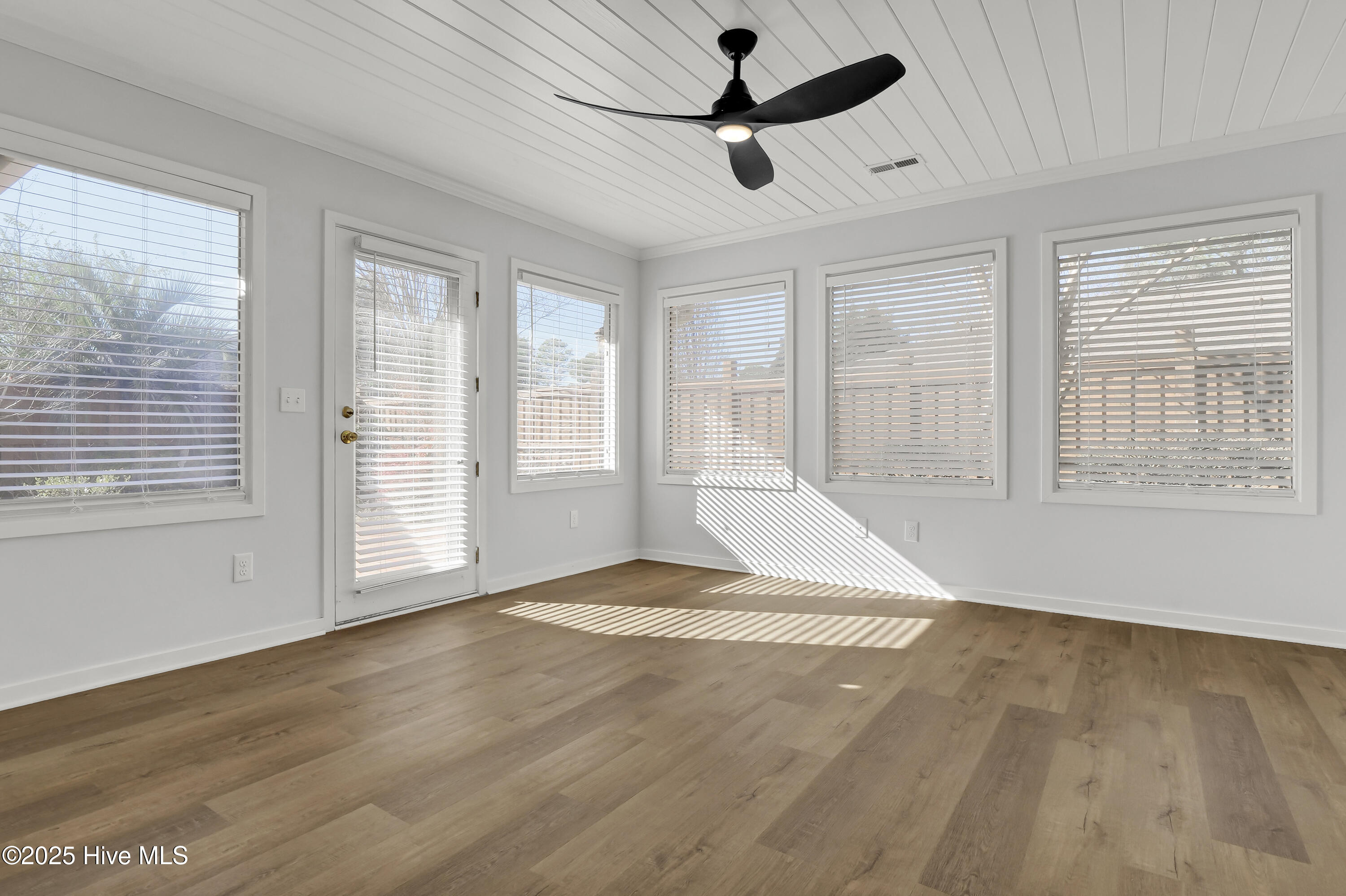 100545648 | Photo 12