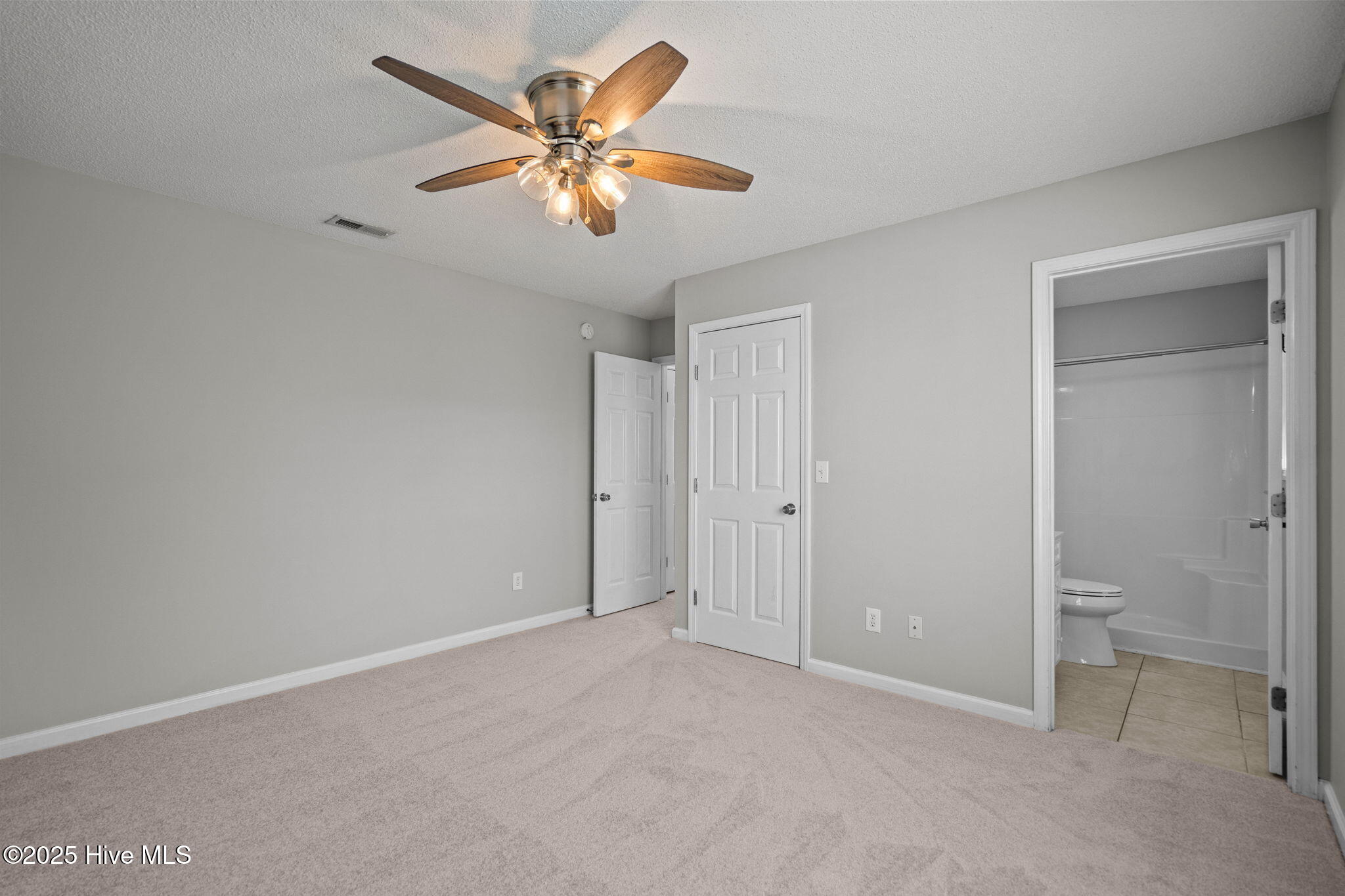 100537991 | Photo 19