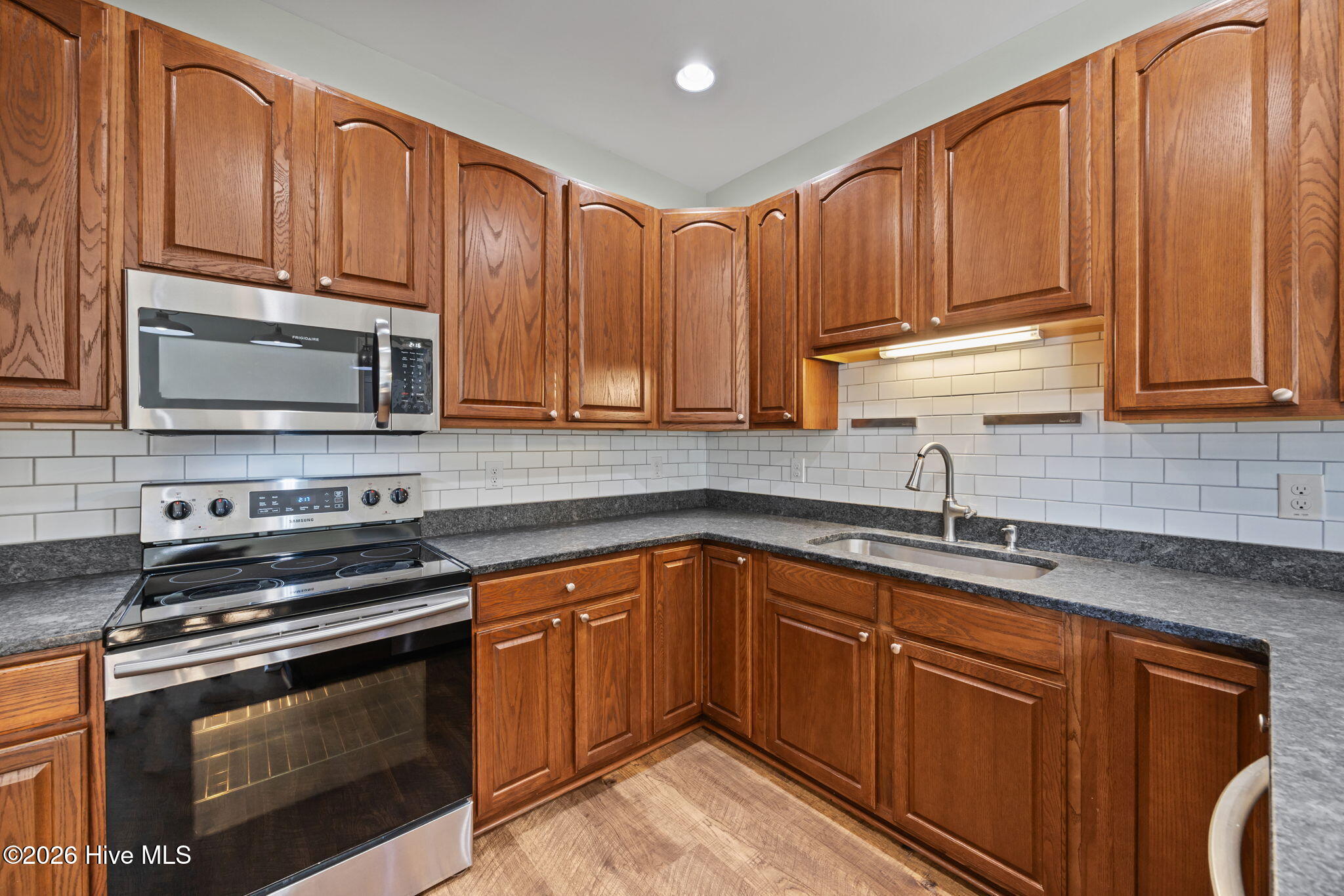 100559497 | Photo 13