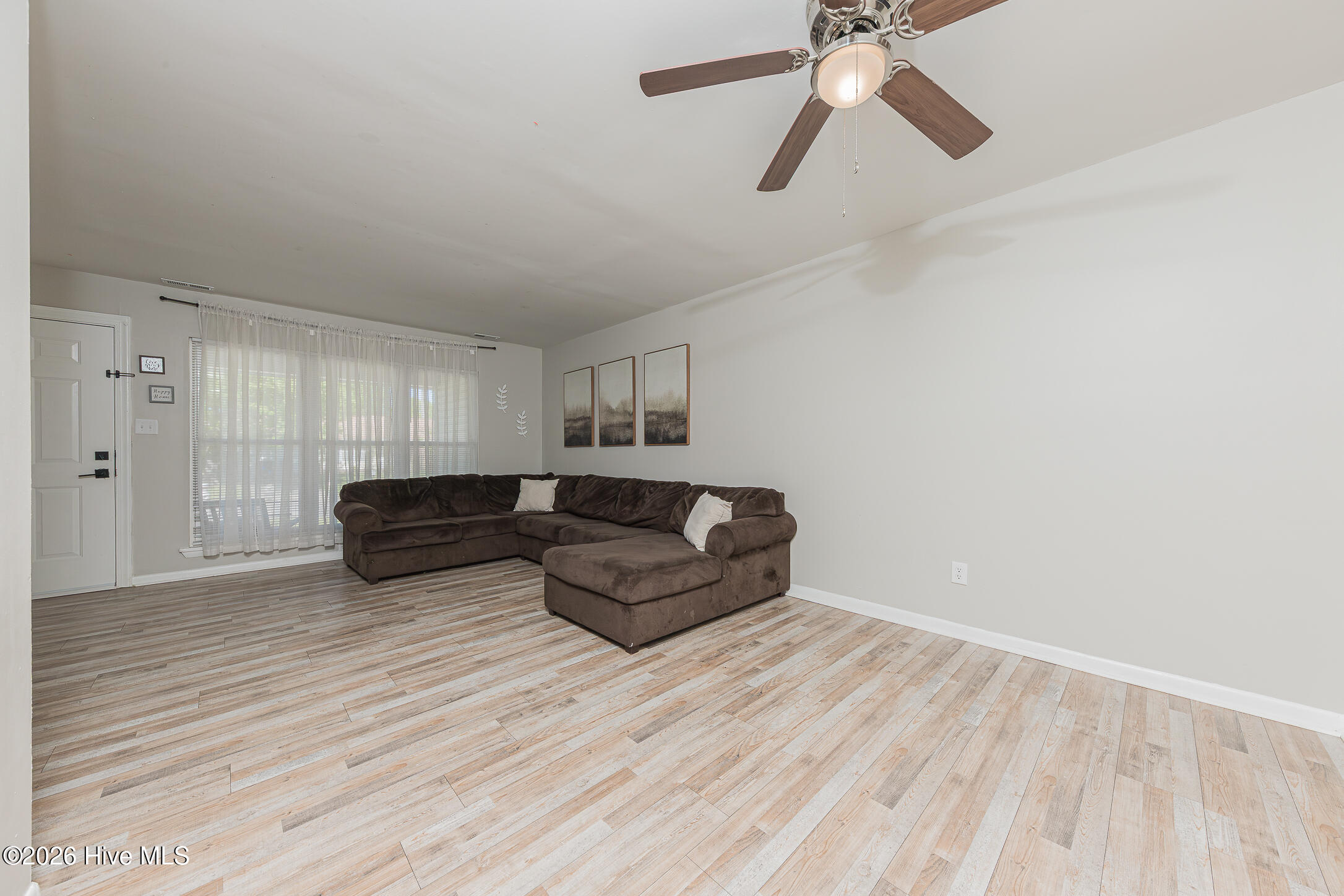 100566387 | Photo 14