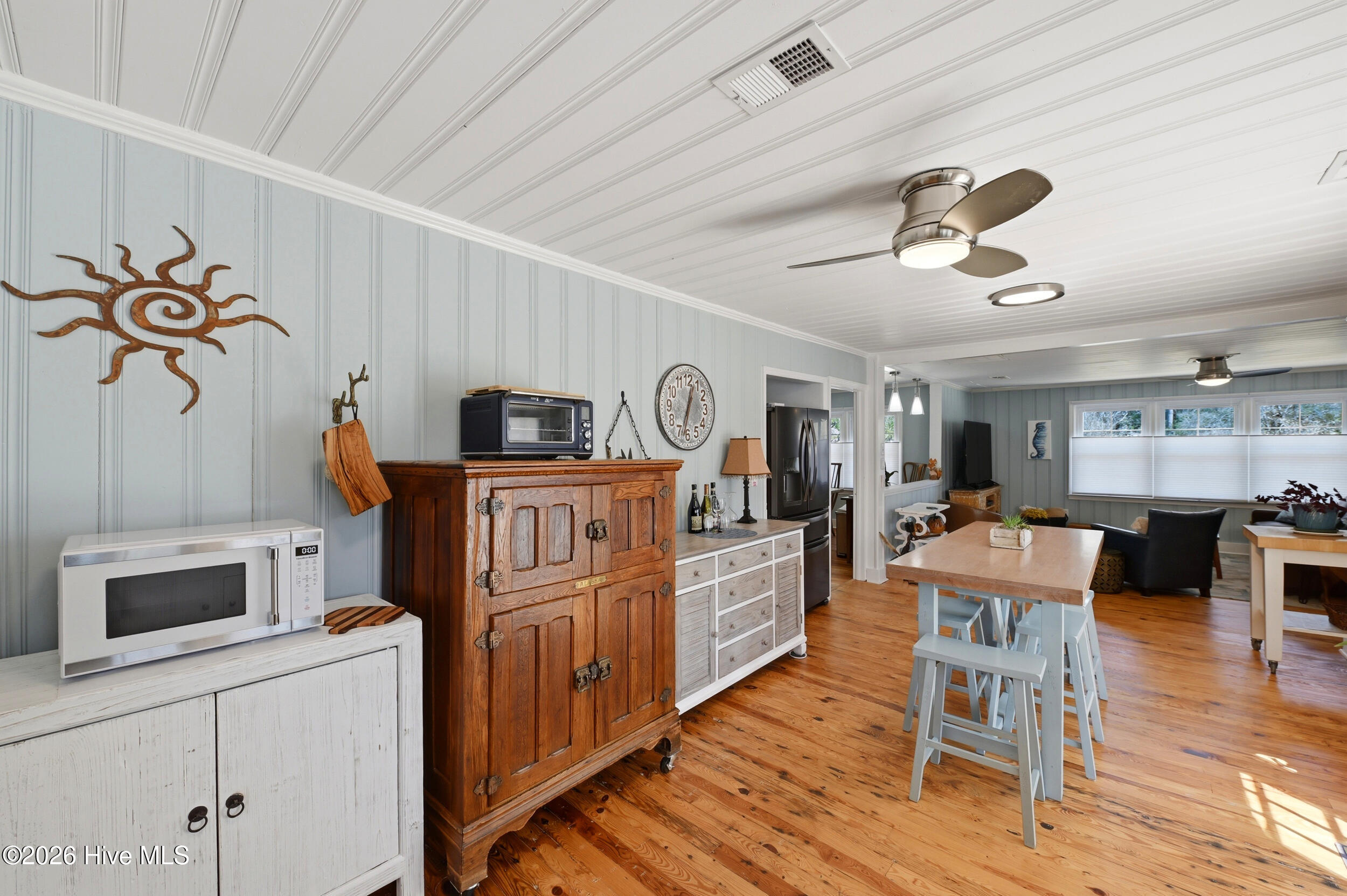 100570502 | Photo 14