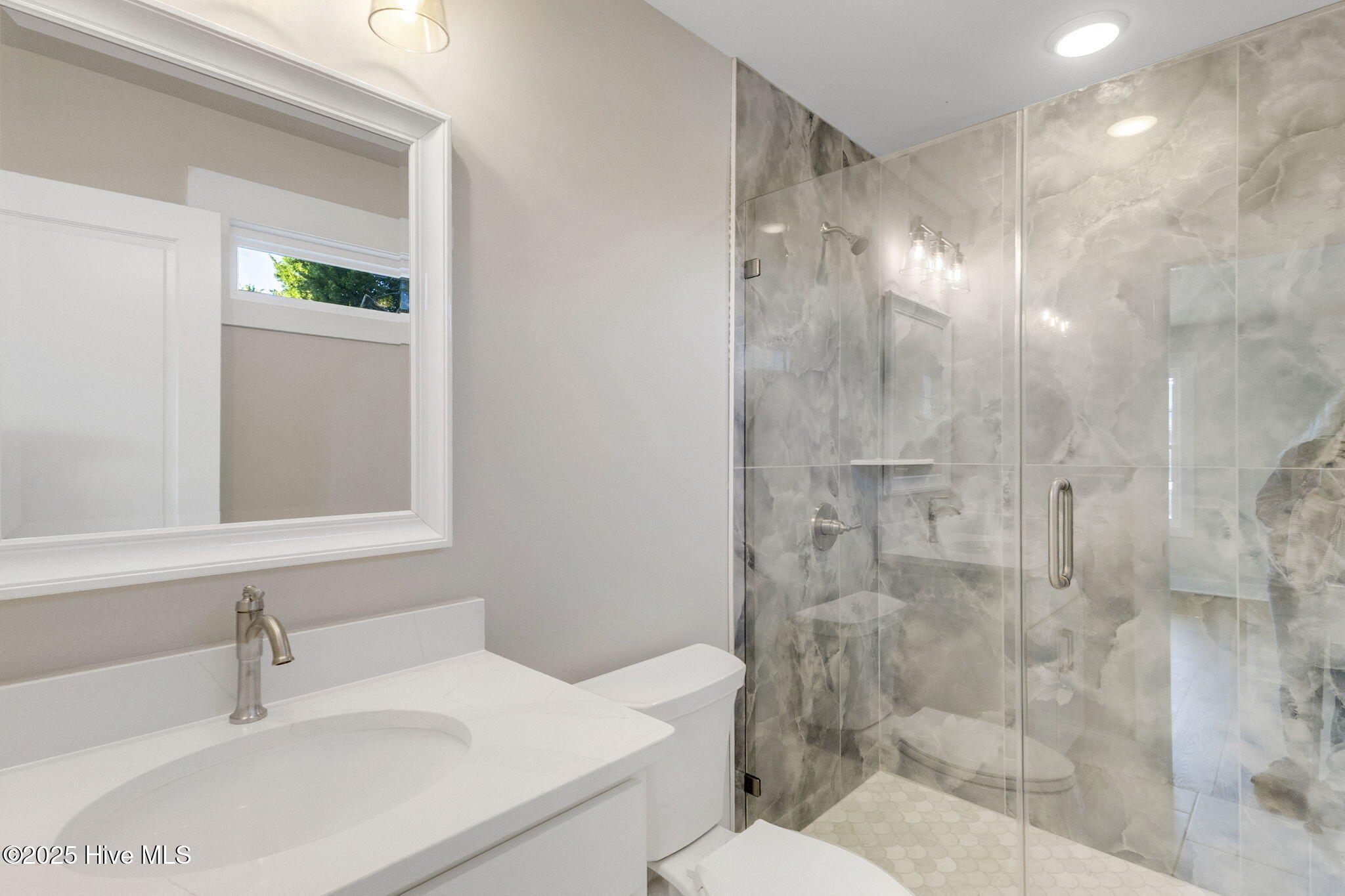 100522656 | Photo 29