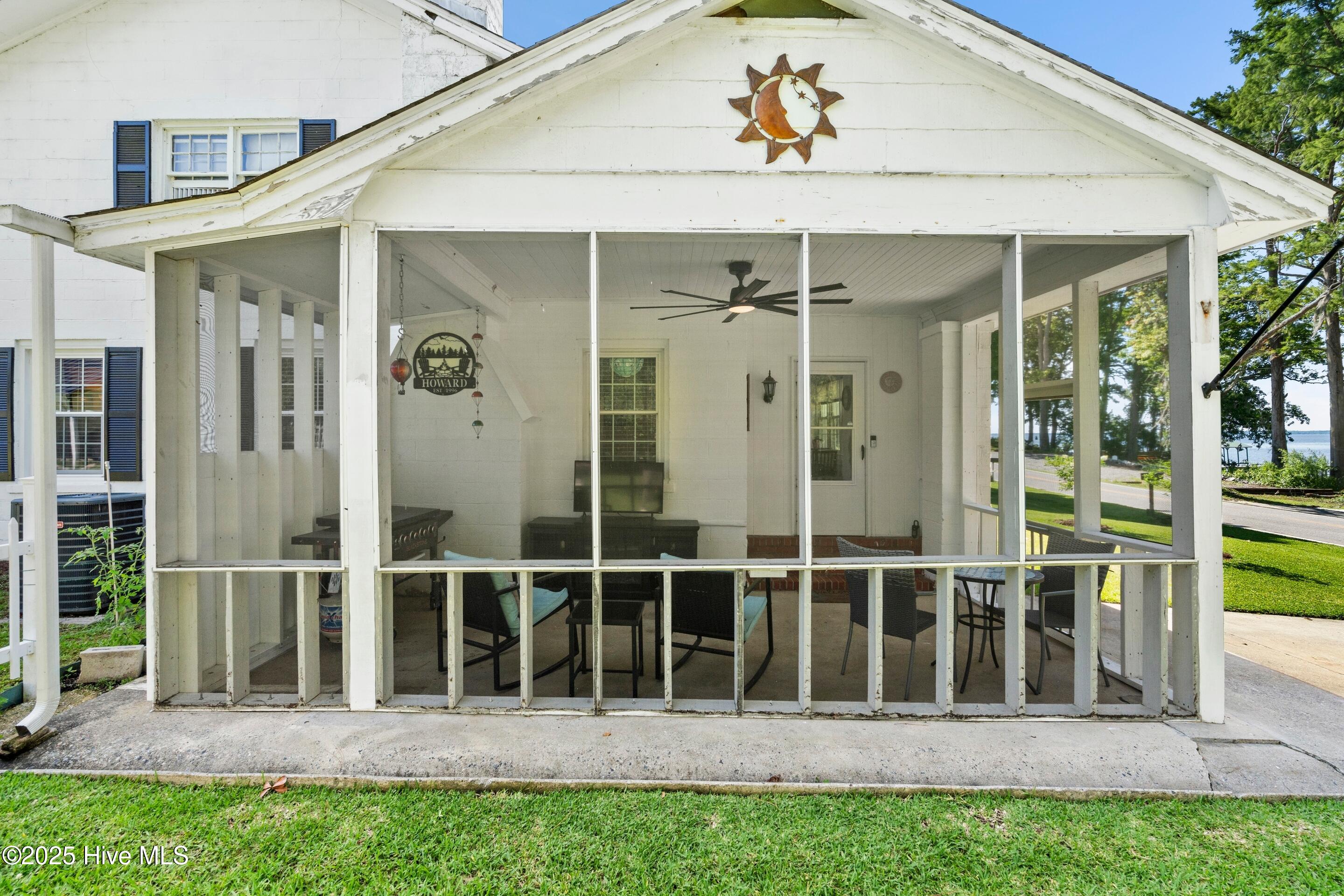 Homes for sale in Lake Waccamaw, NC | 102 Lakeshore Dr, Lake Waccamaw, NC 28450 | MLS# 100510078