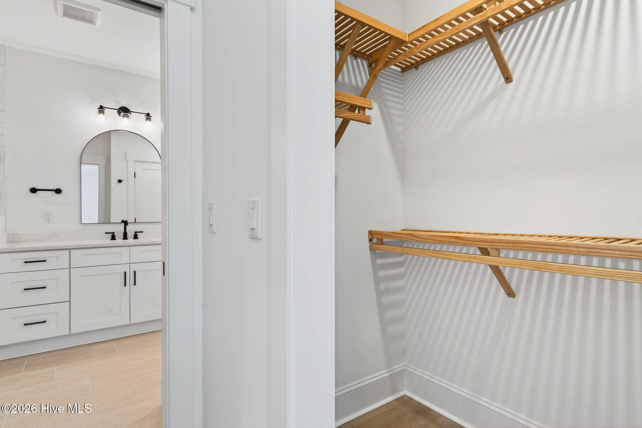 100558704 | Photo 36