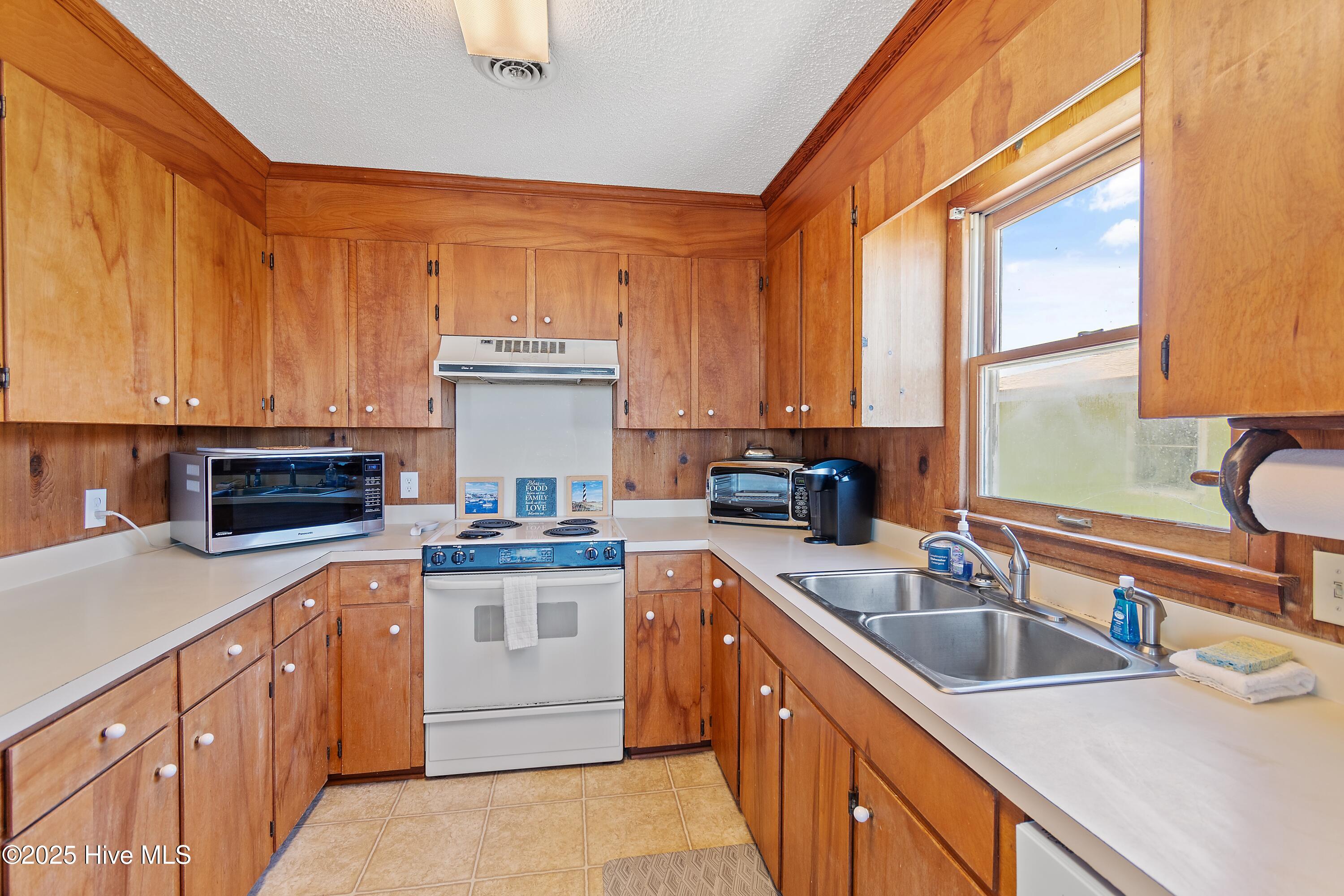 100497729 | Photo 19