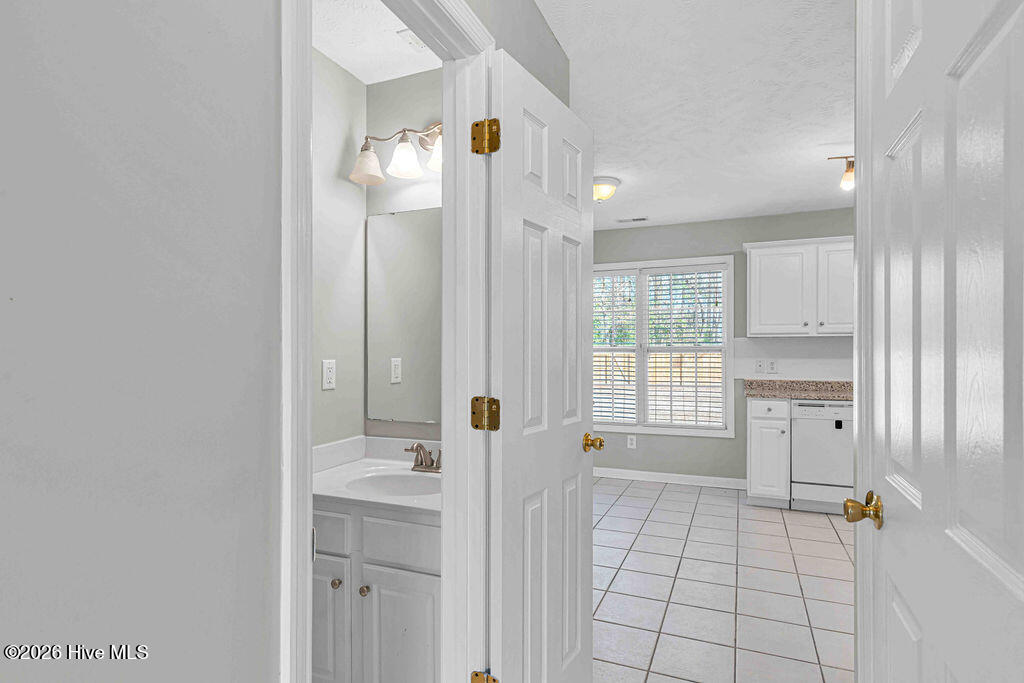 100557733 | Photo 18