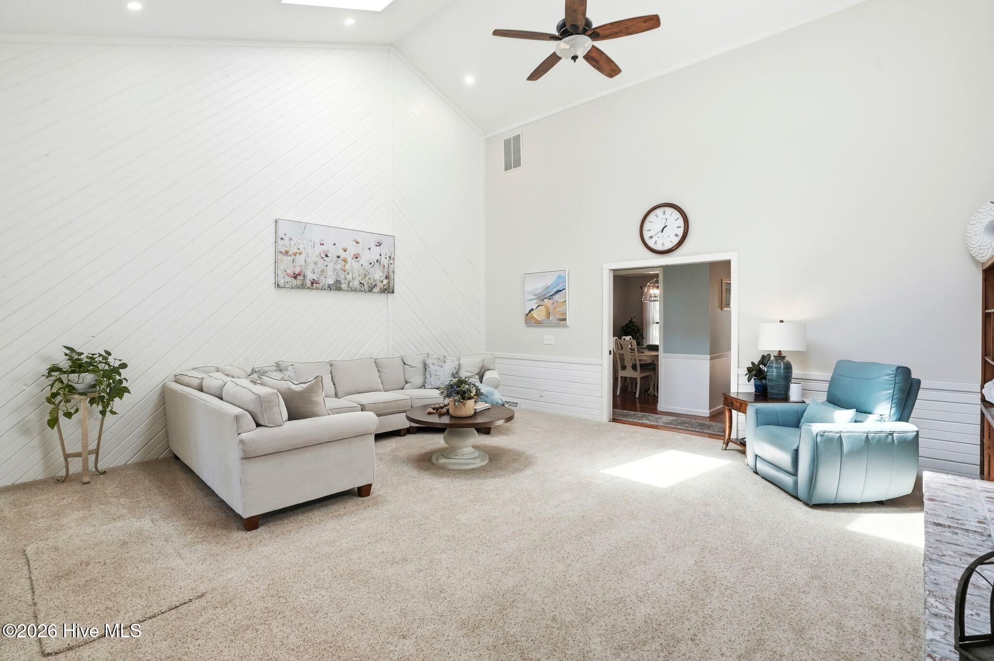 100563763 | Photo 16