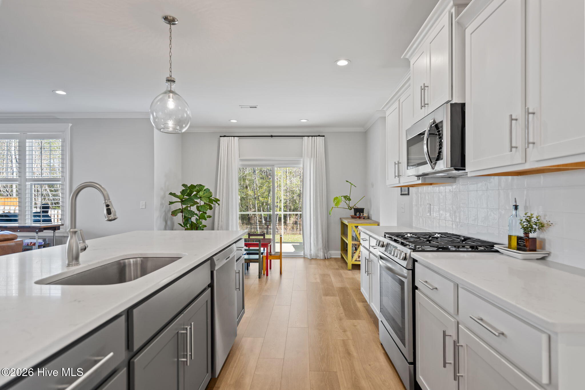 100562064 | Photo 21