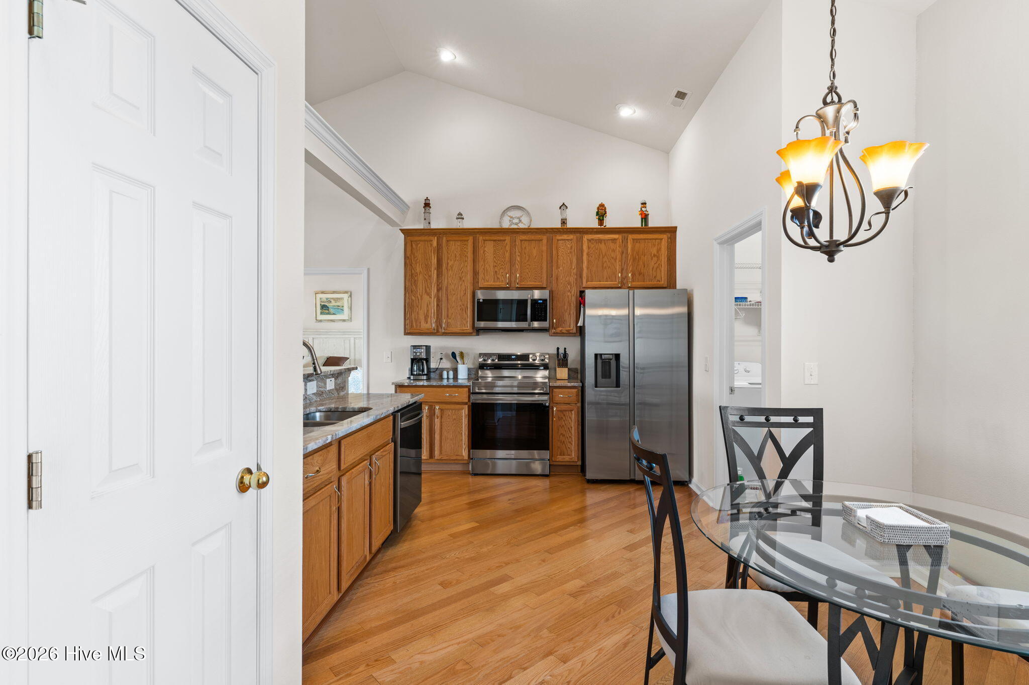 100558650 | Photo 18