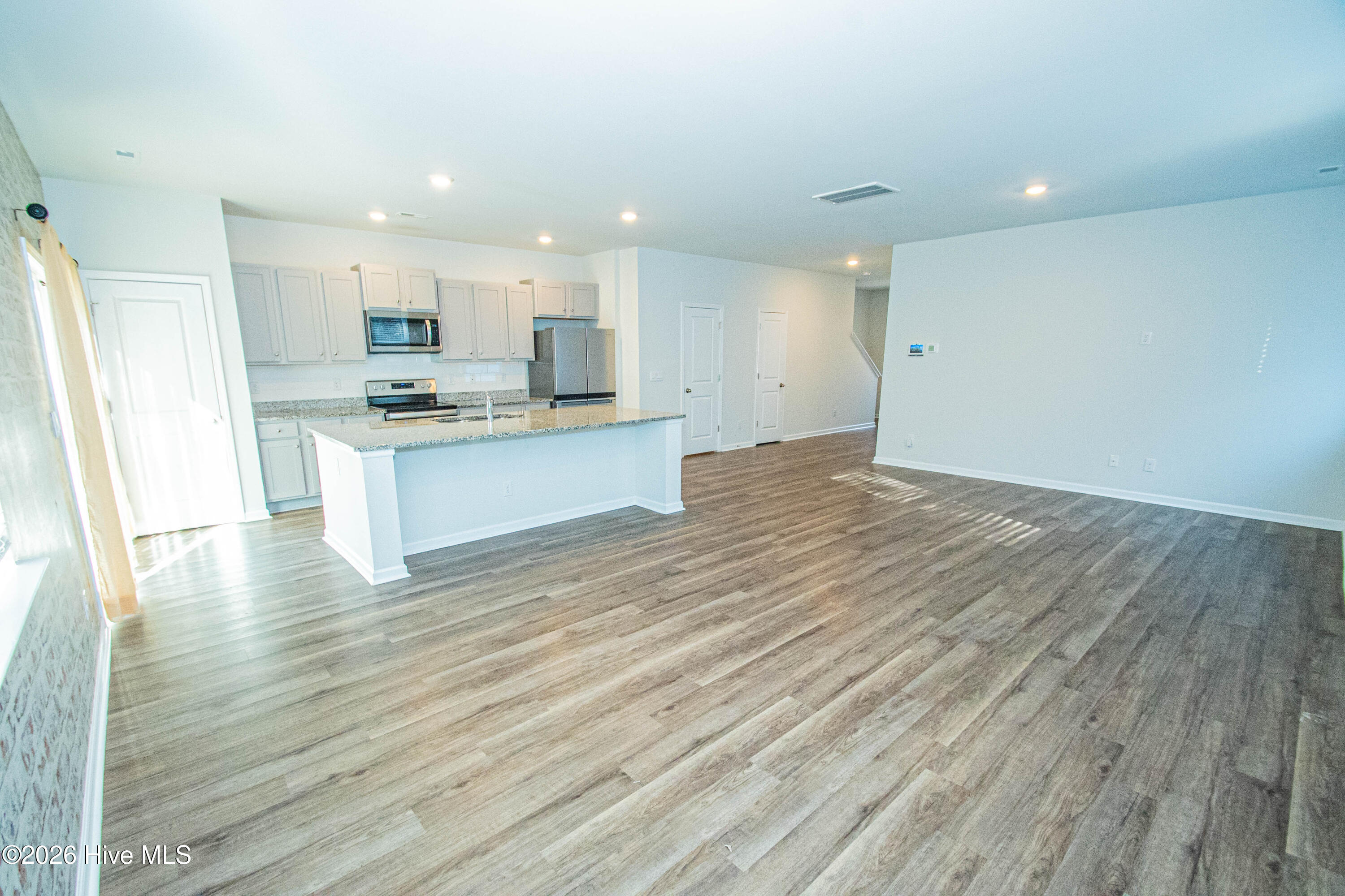 100553957 | Photo 16