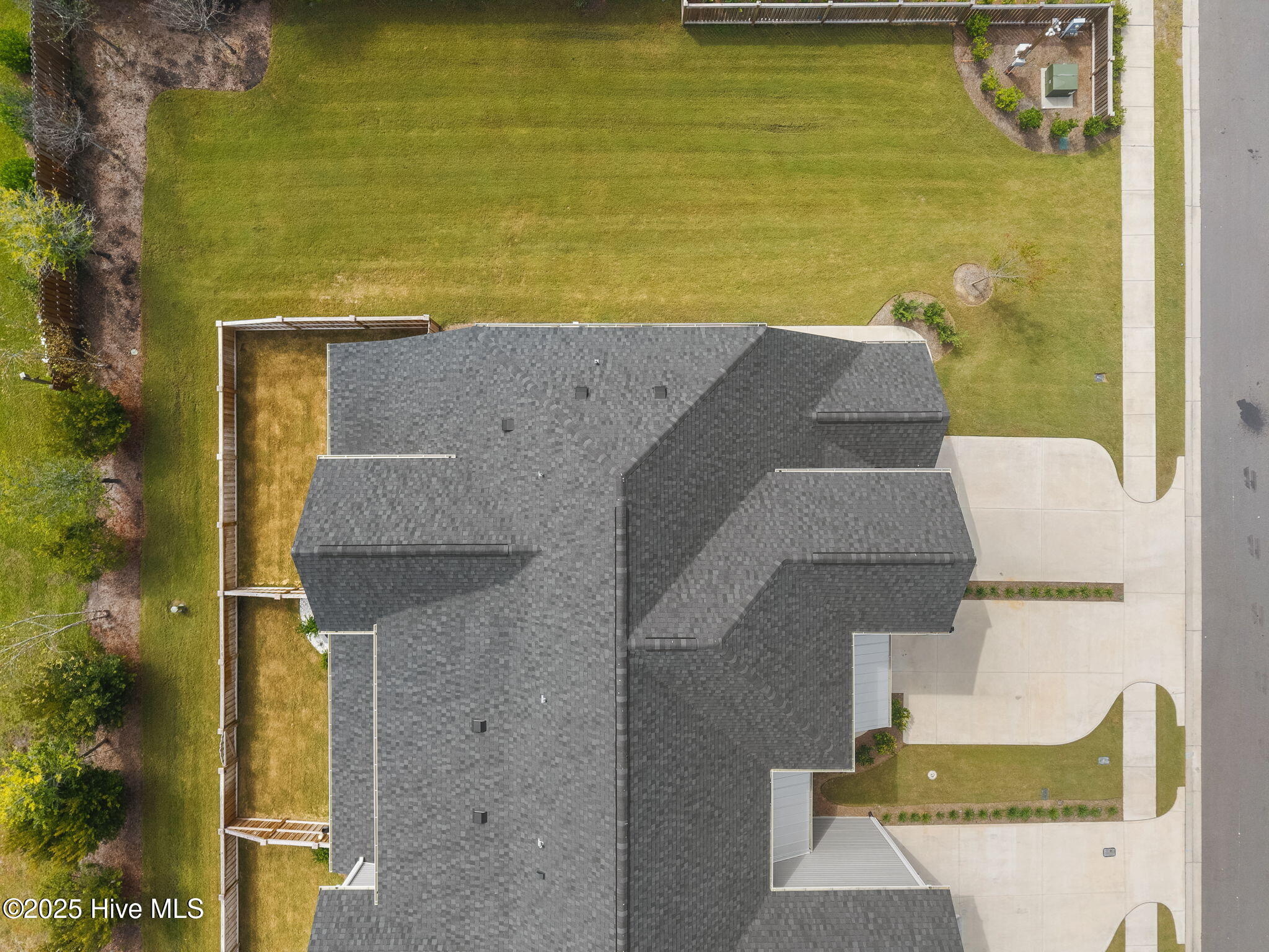 100533920 | Photo 44