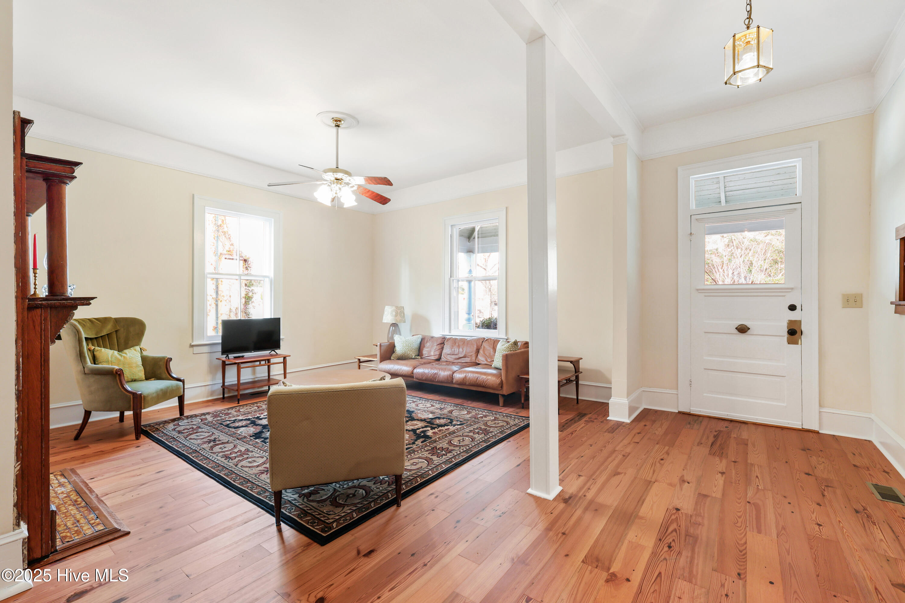 100528129 | Photo 53