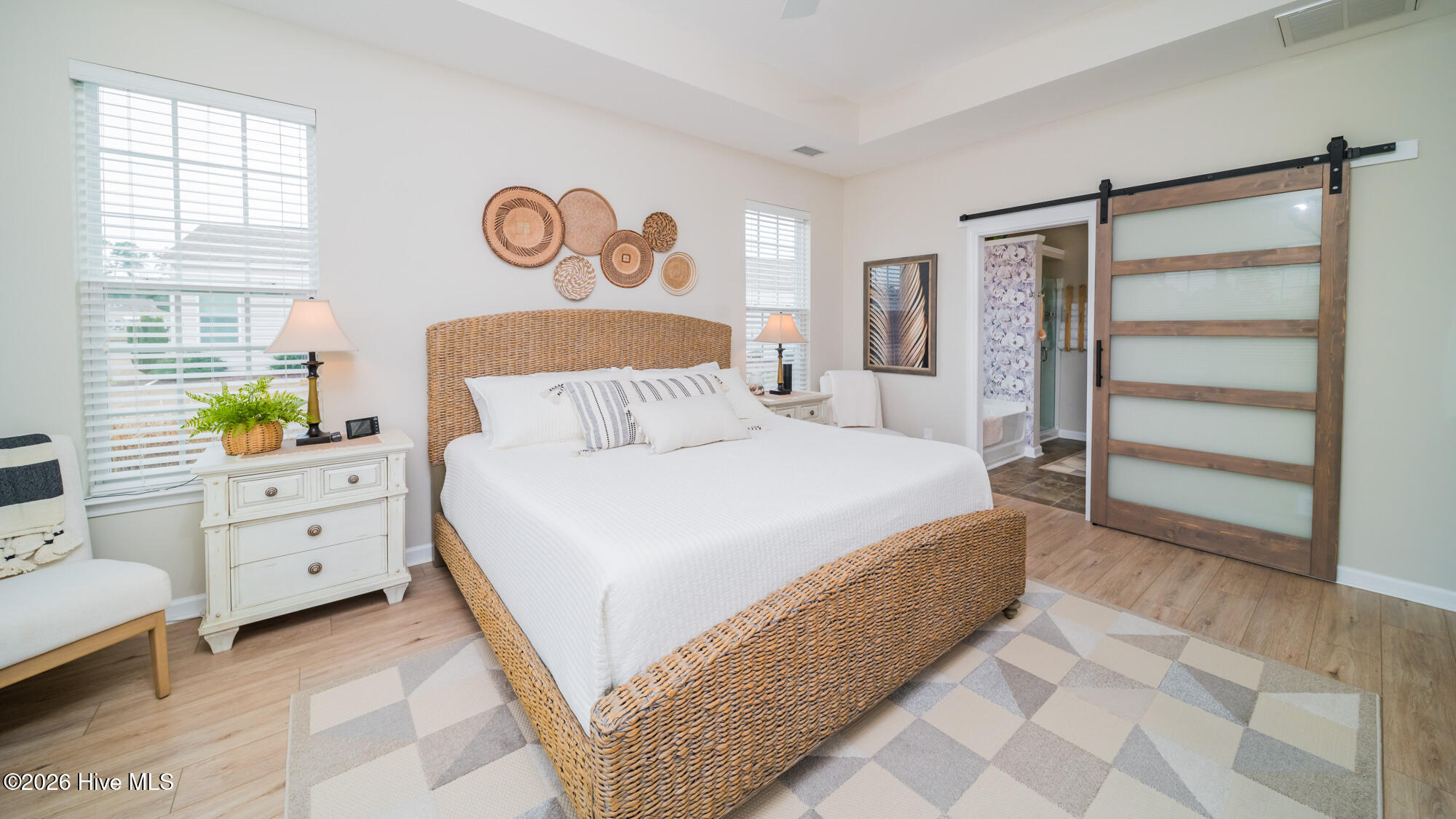 100557894 | Photo 18