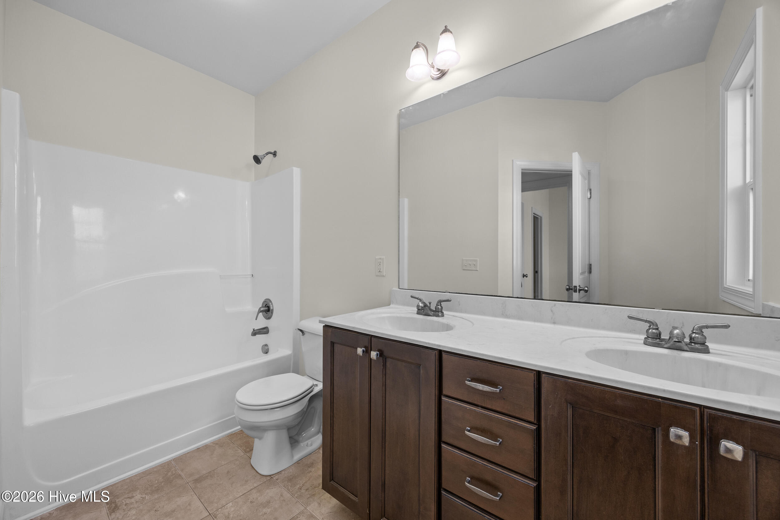 100568241 | Photo 53