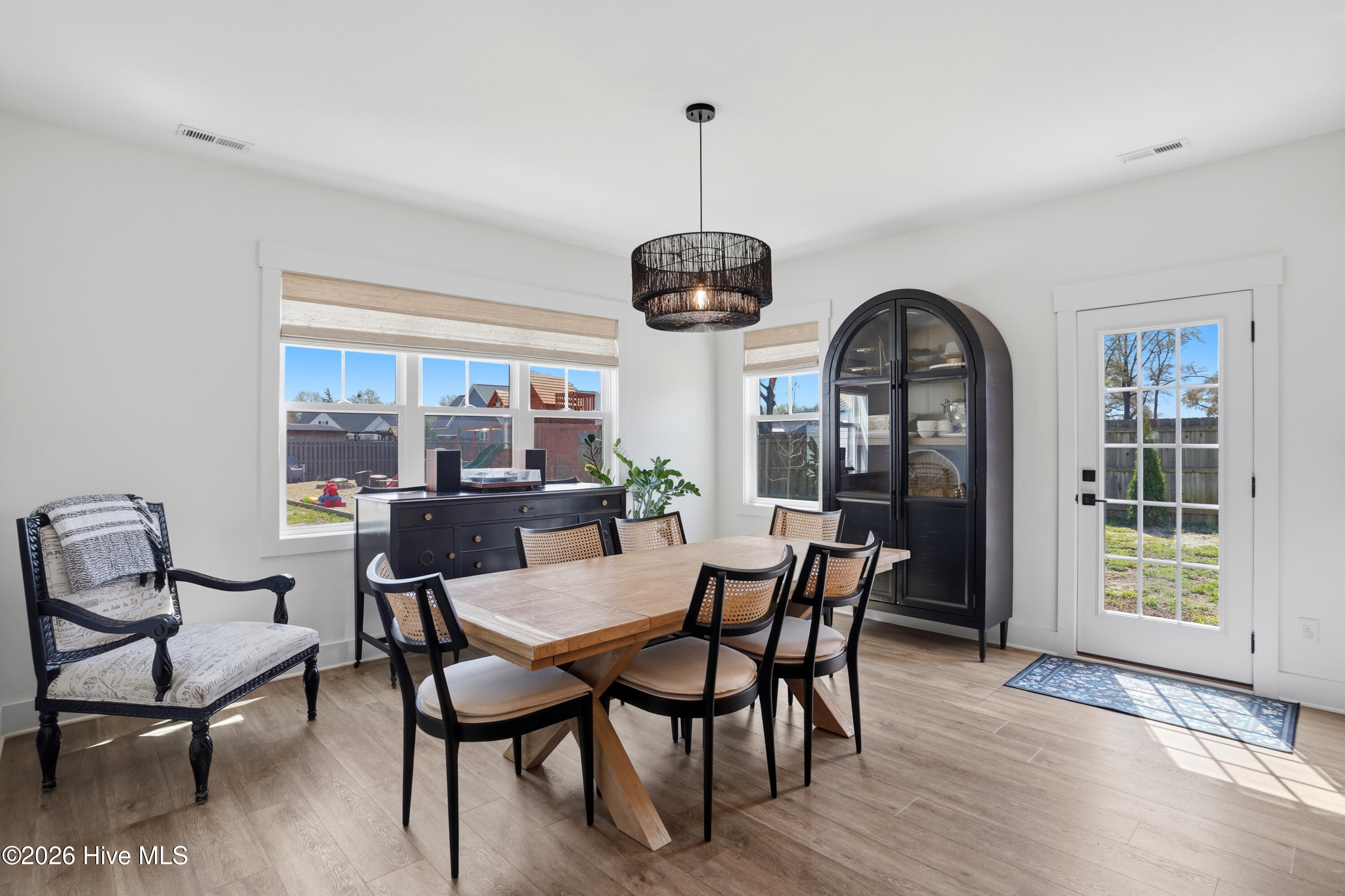 100561504 | Photo 15