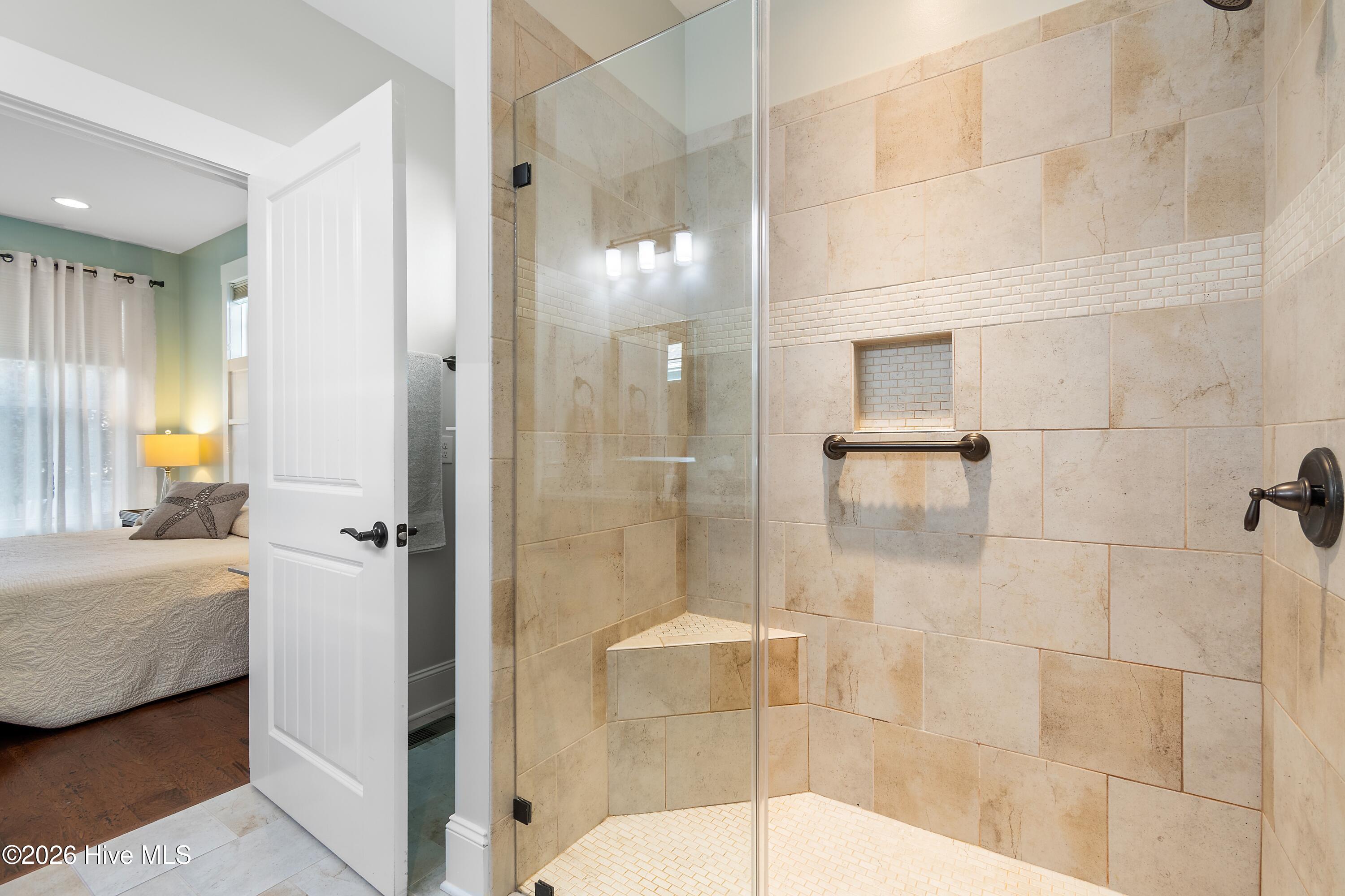 100567092 | Photo 23