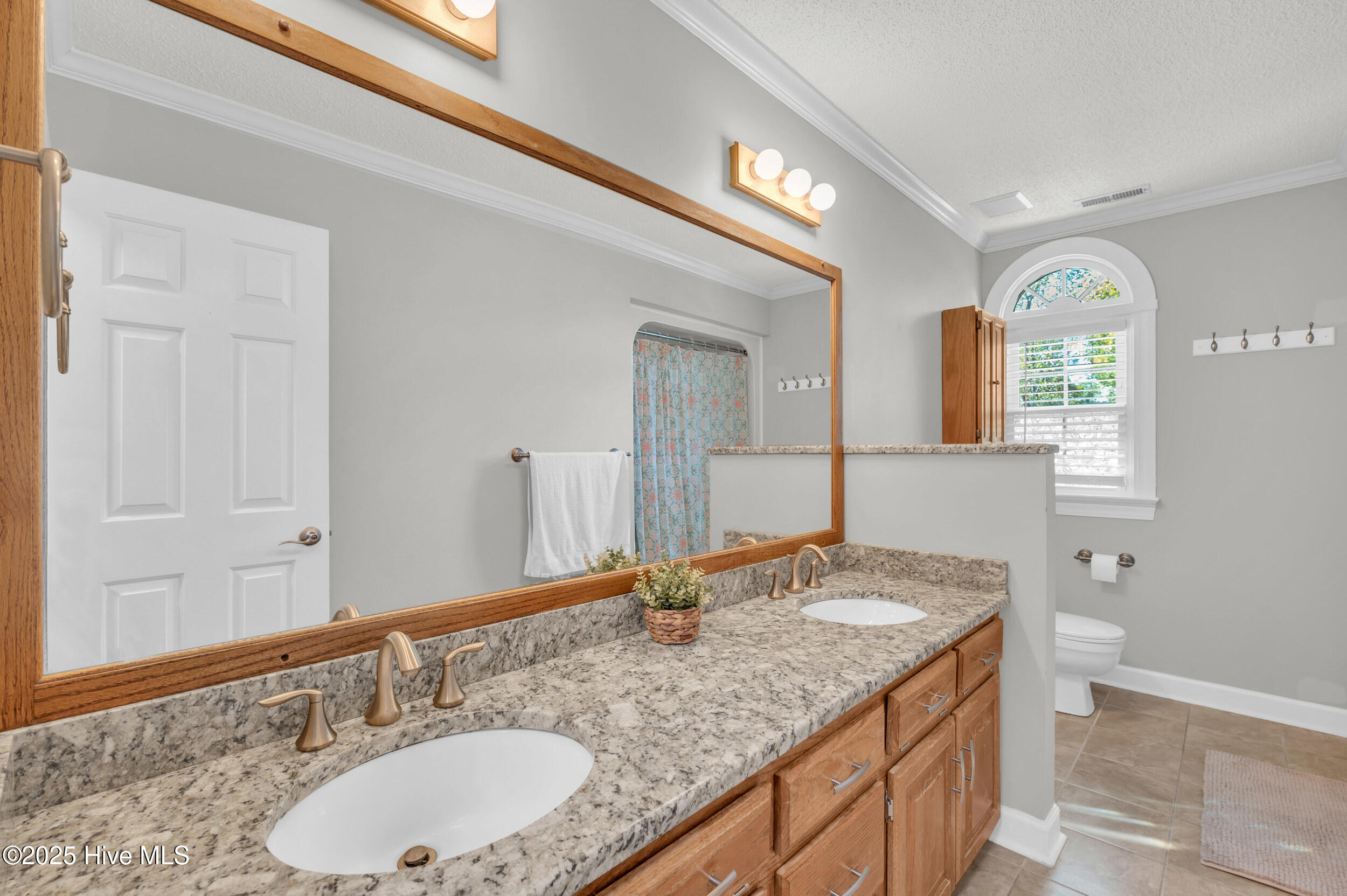 100537583 | Photo 30