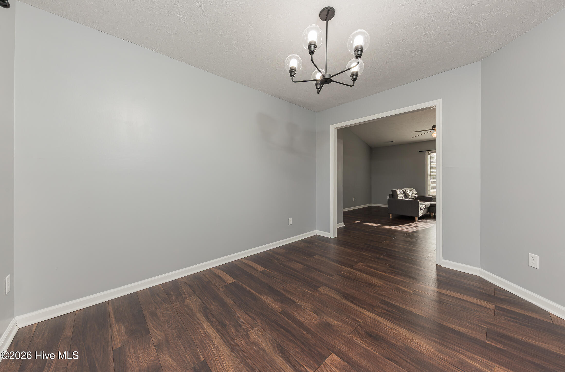 100561877 | Photo 14