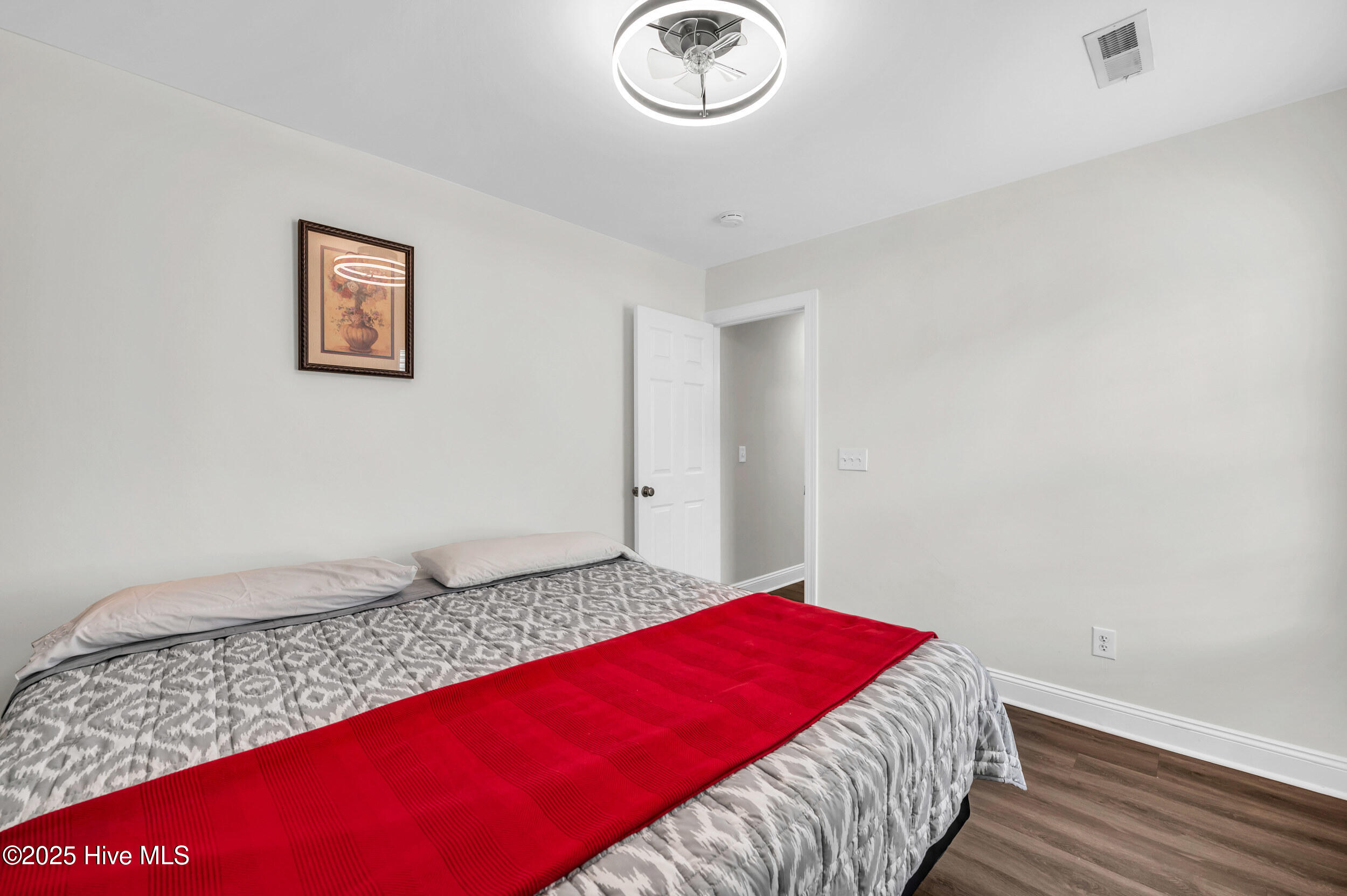 100540826 | Photo 24