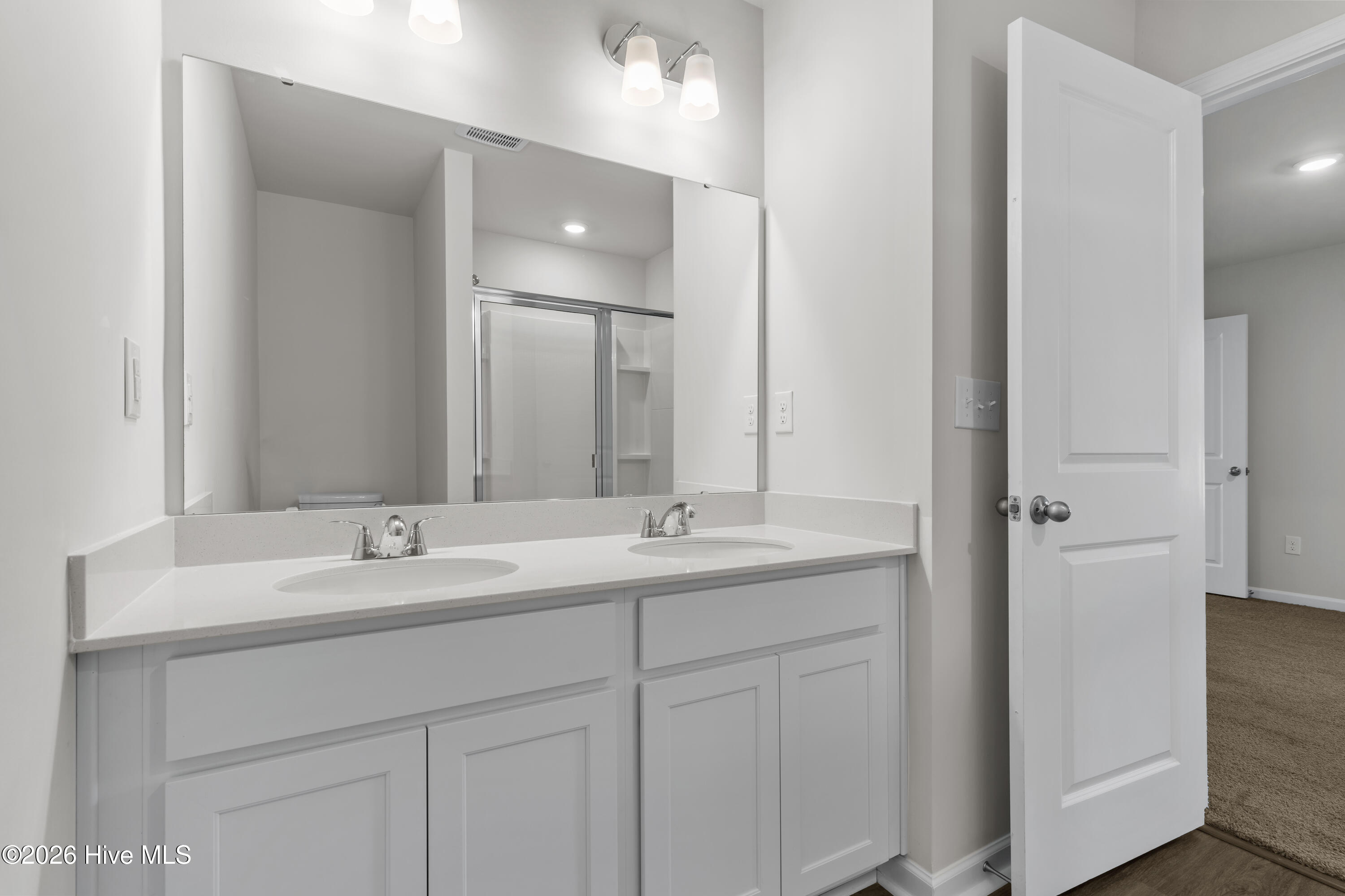 100550179 | Photo 15