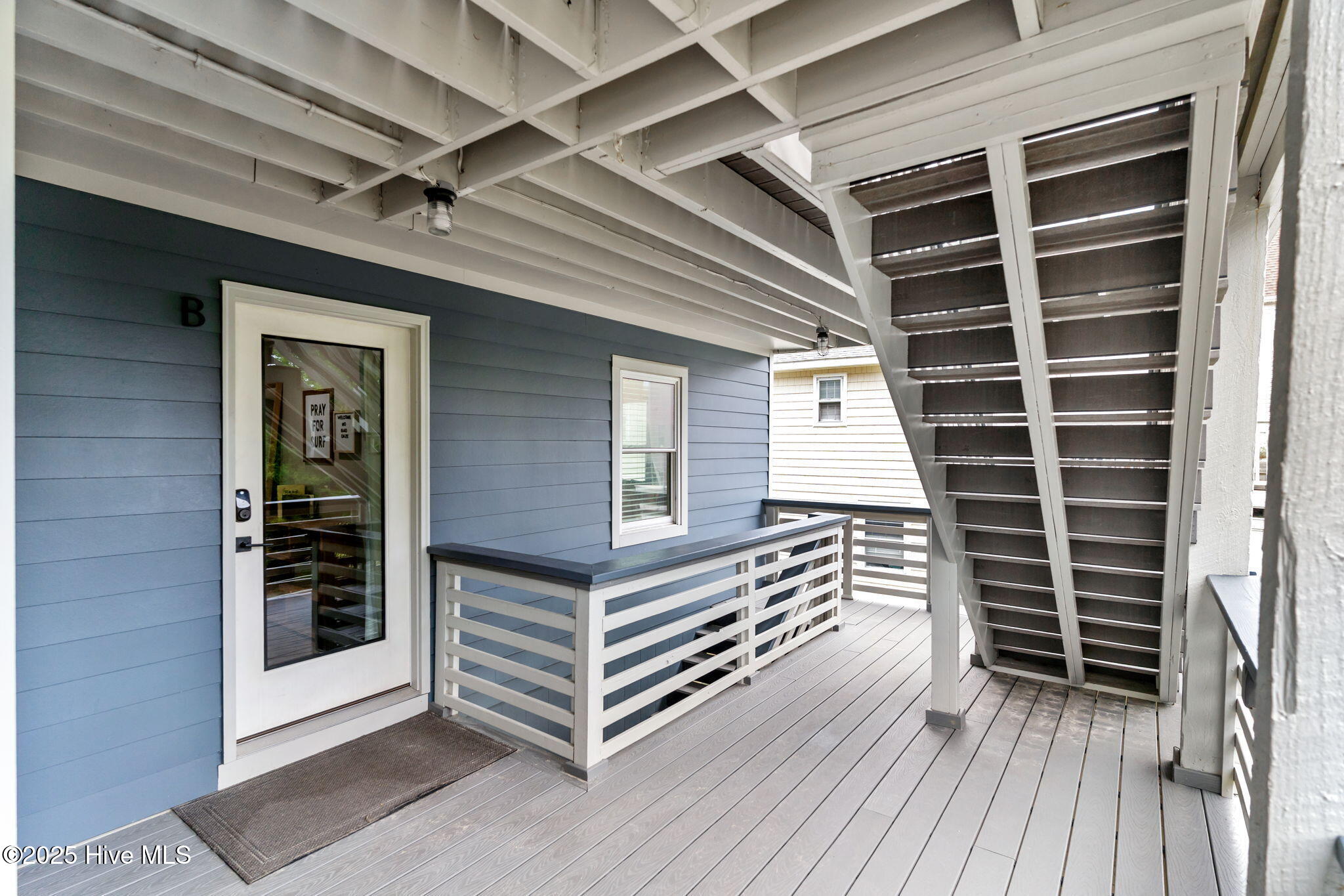 100526073 | Photo 51