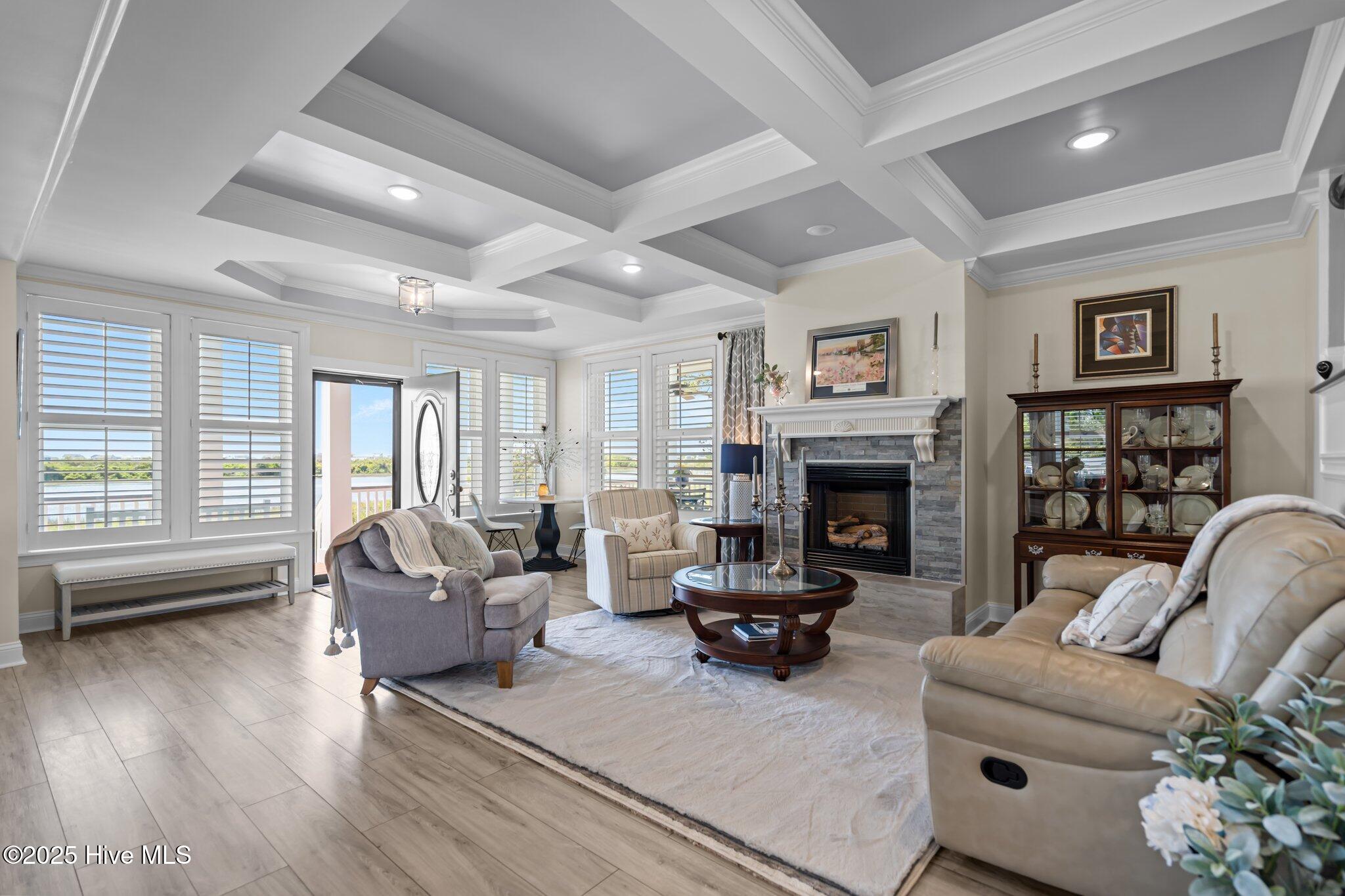 100532890 | Photo 12