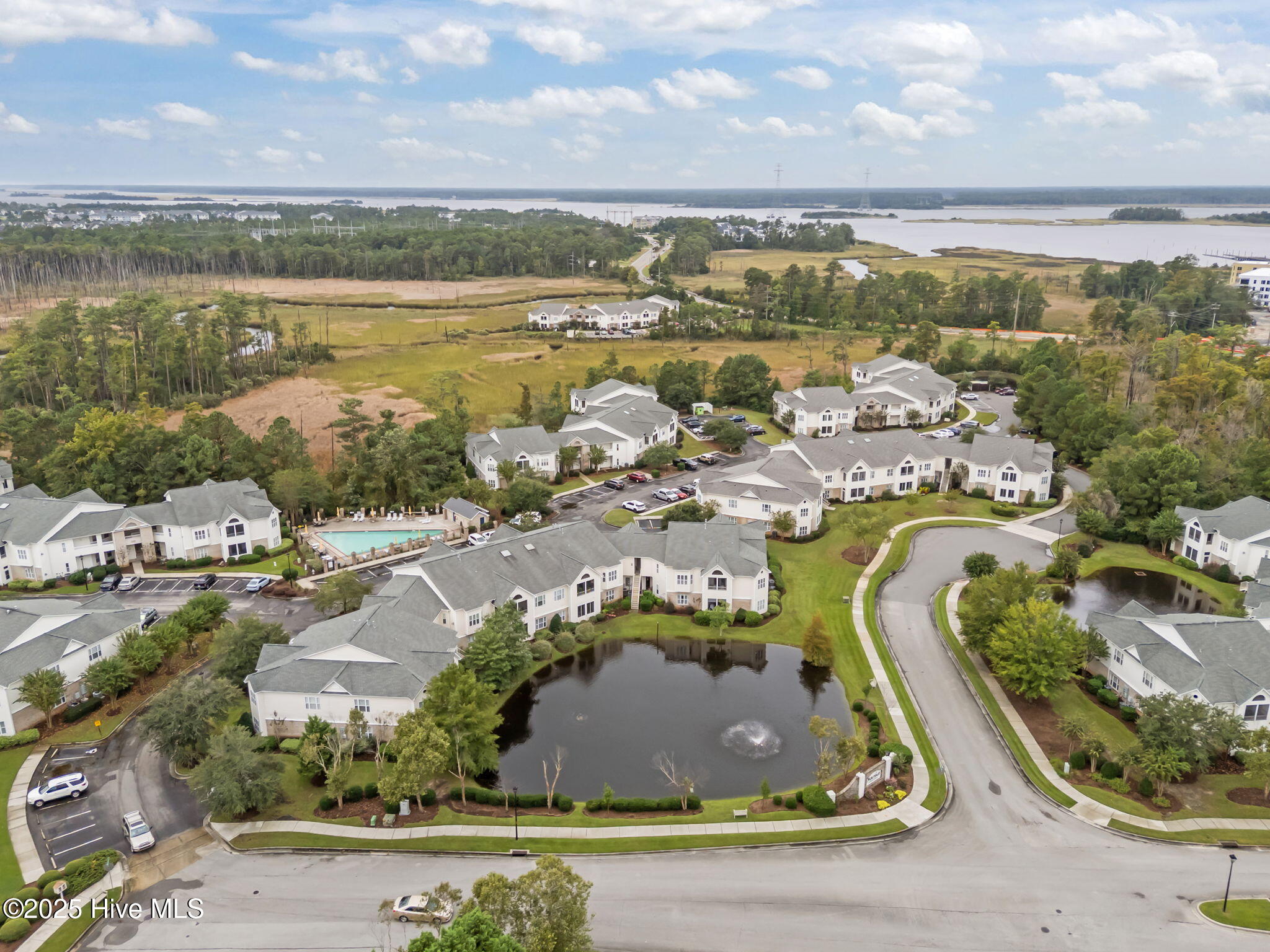 100532353 | Photo 46