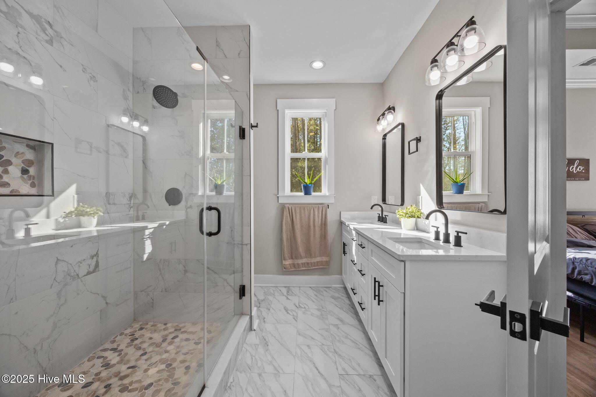 100543028 | Photo 20