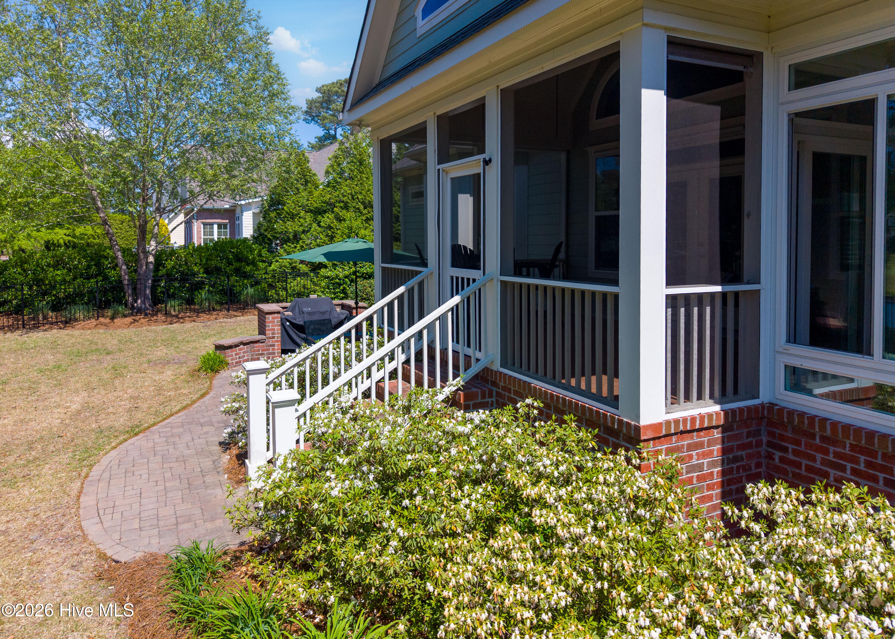 100569454 | Photo 64