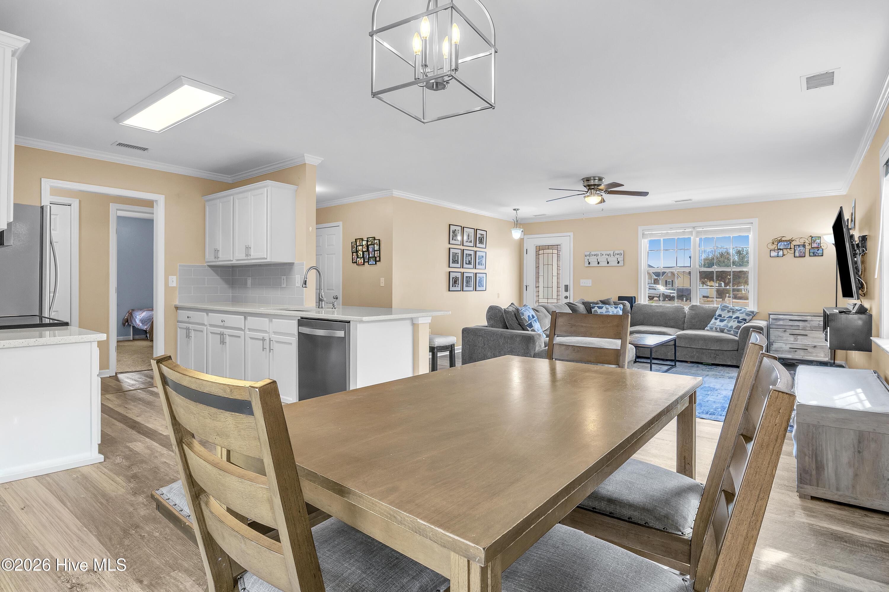 100556302 | Photo 11