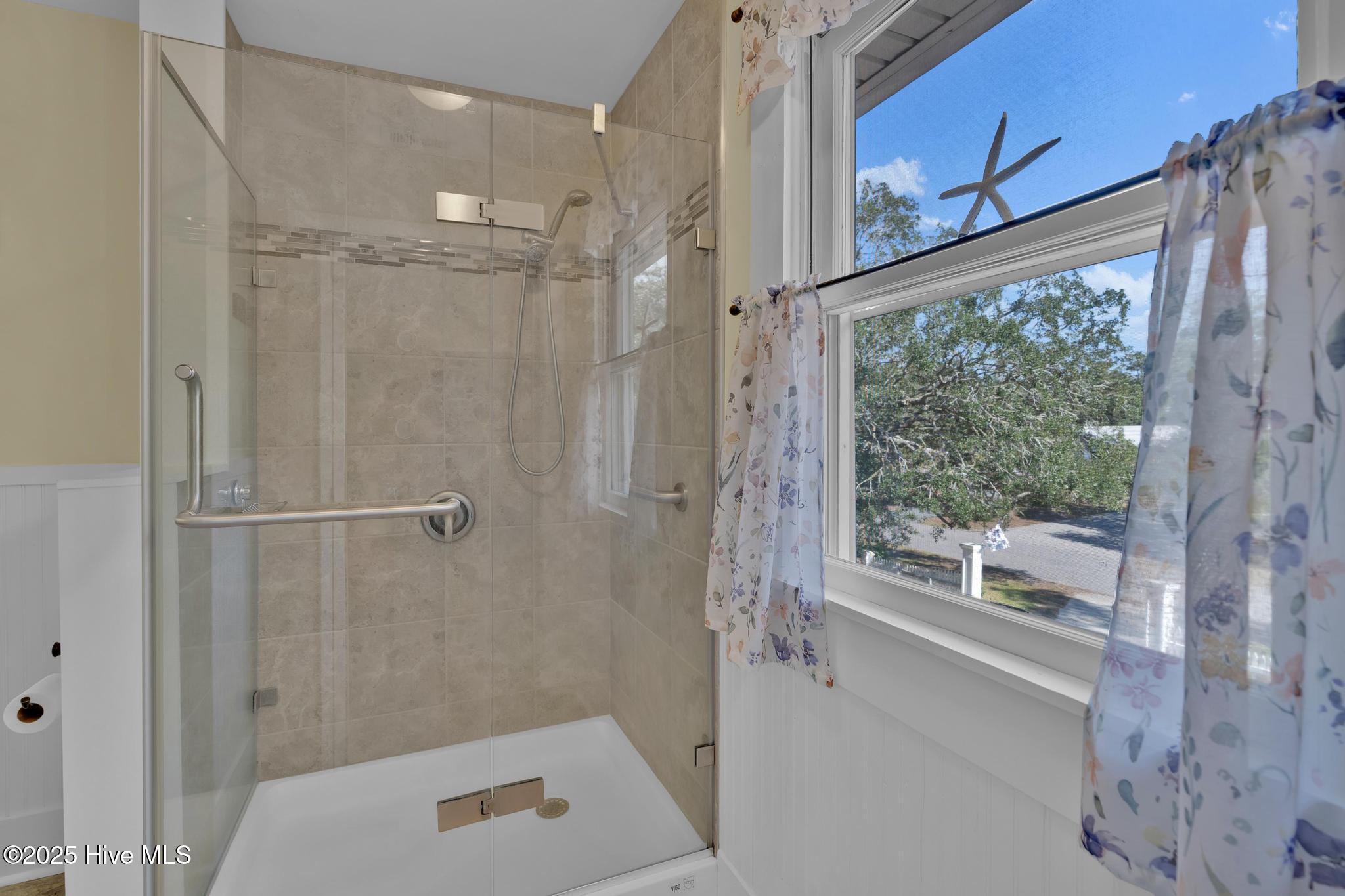 100541095 | Photo 33