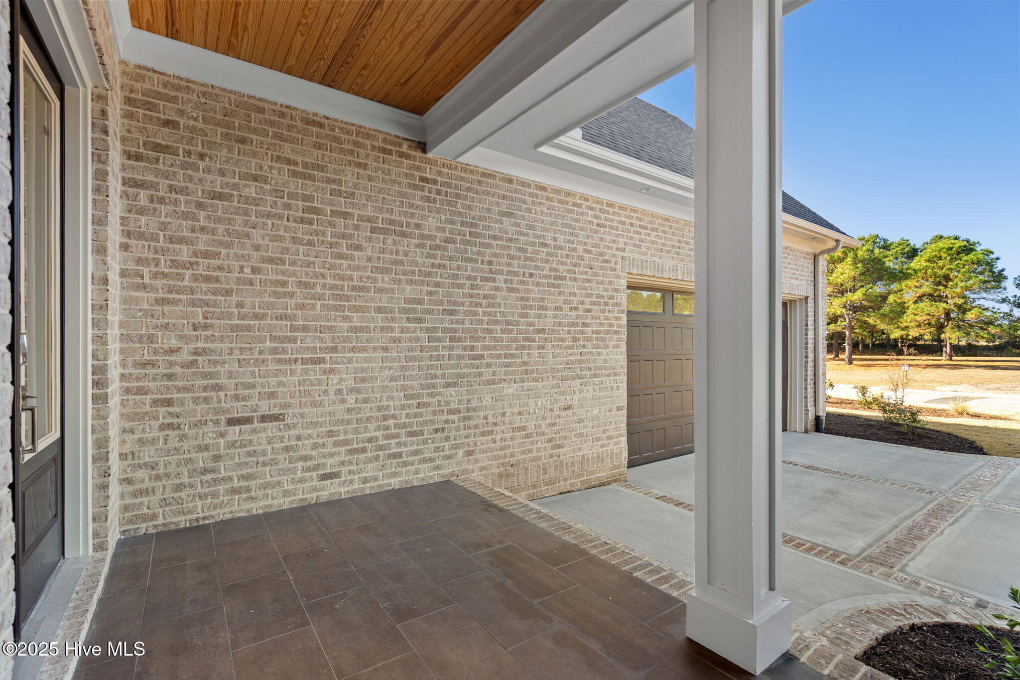 100525114 | Photo 52