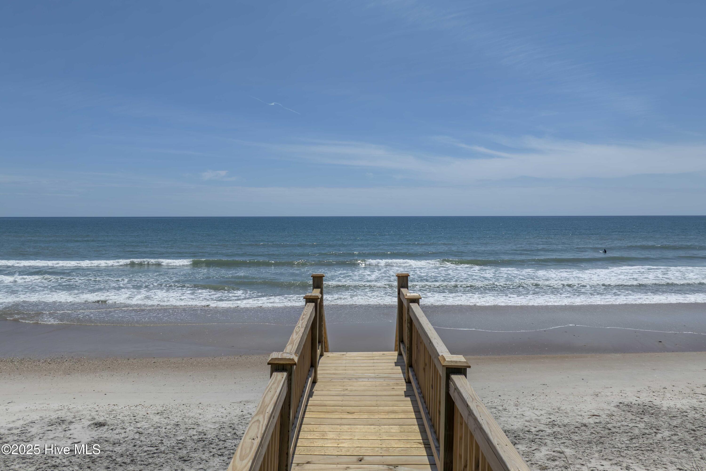 100522890 | Photo 12