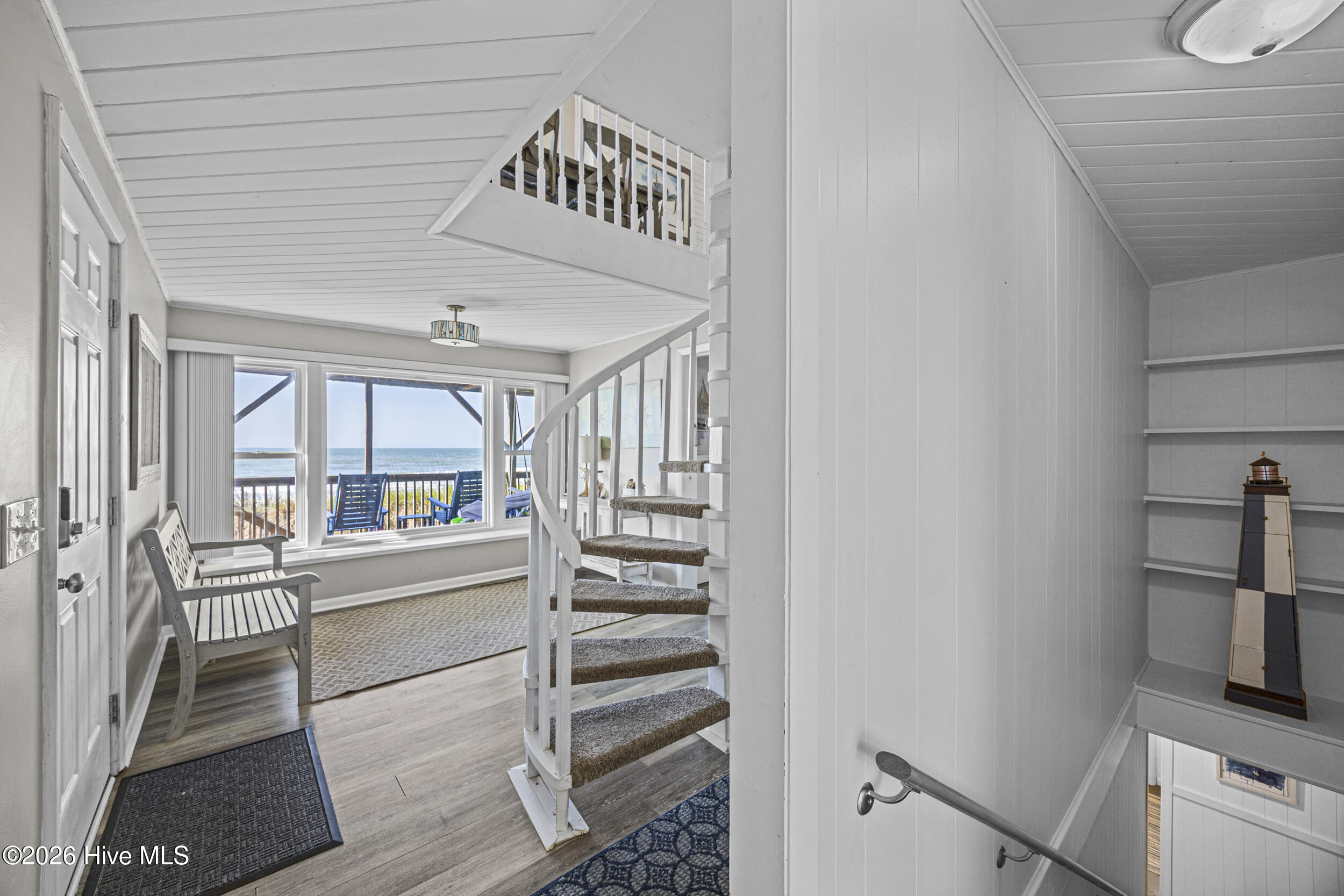 100568545 | Photo 32