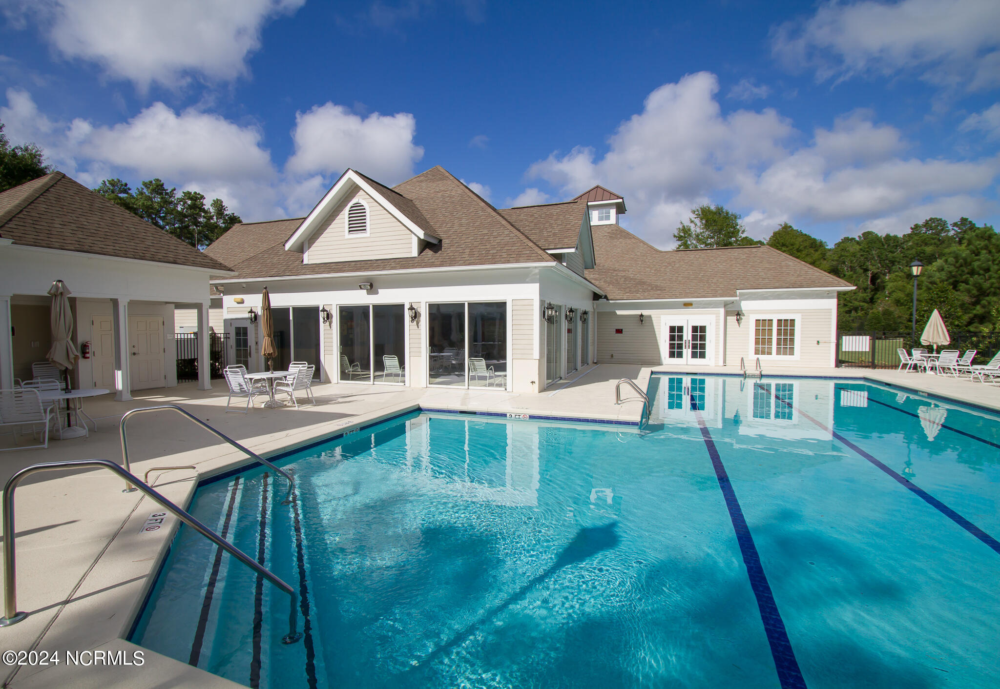 100455886 | Photo 16