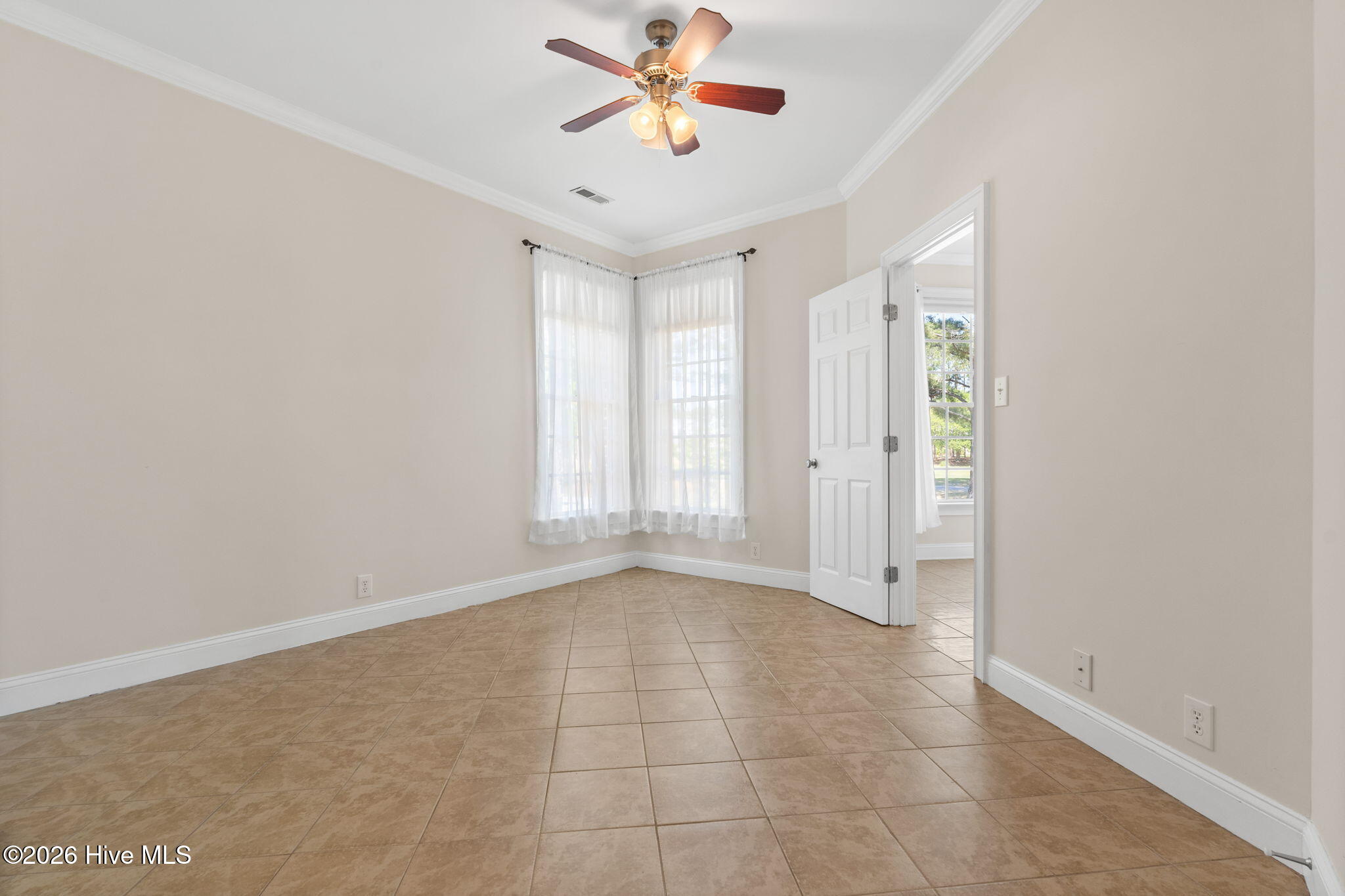 100569598 | Photo 20