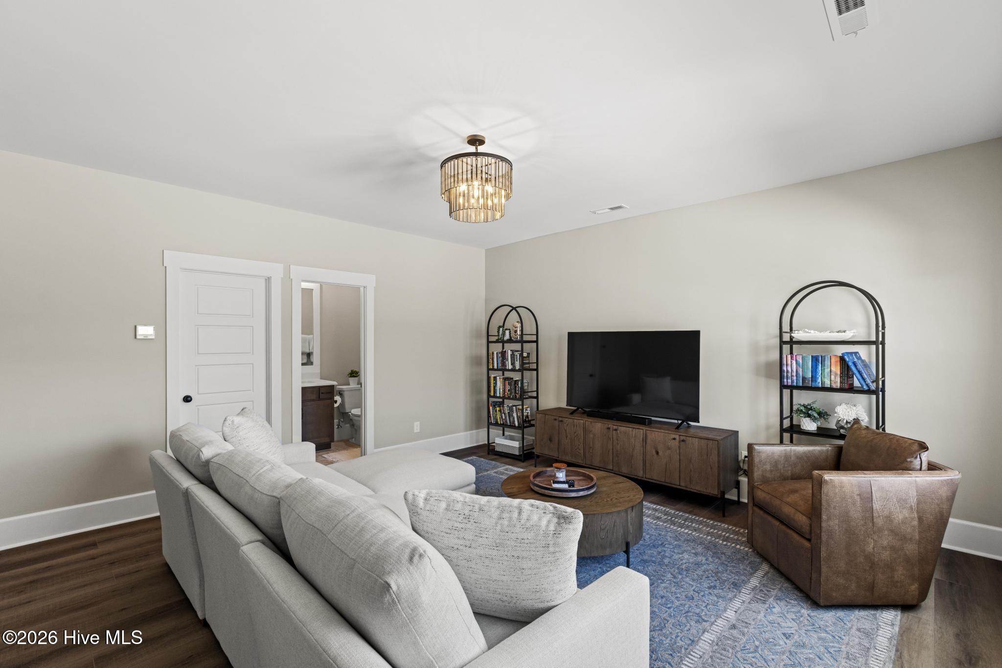 100561204 | Photo 50