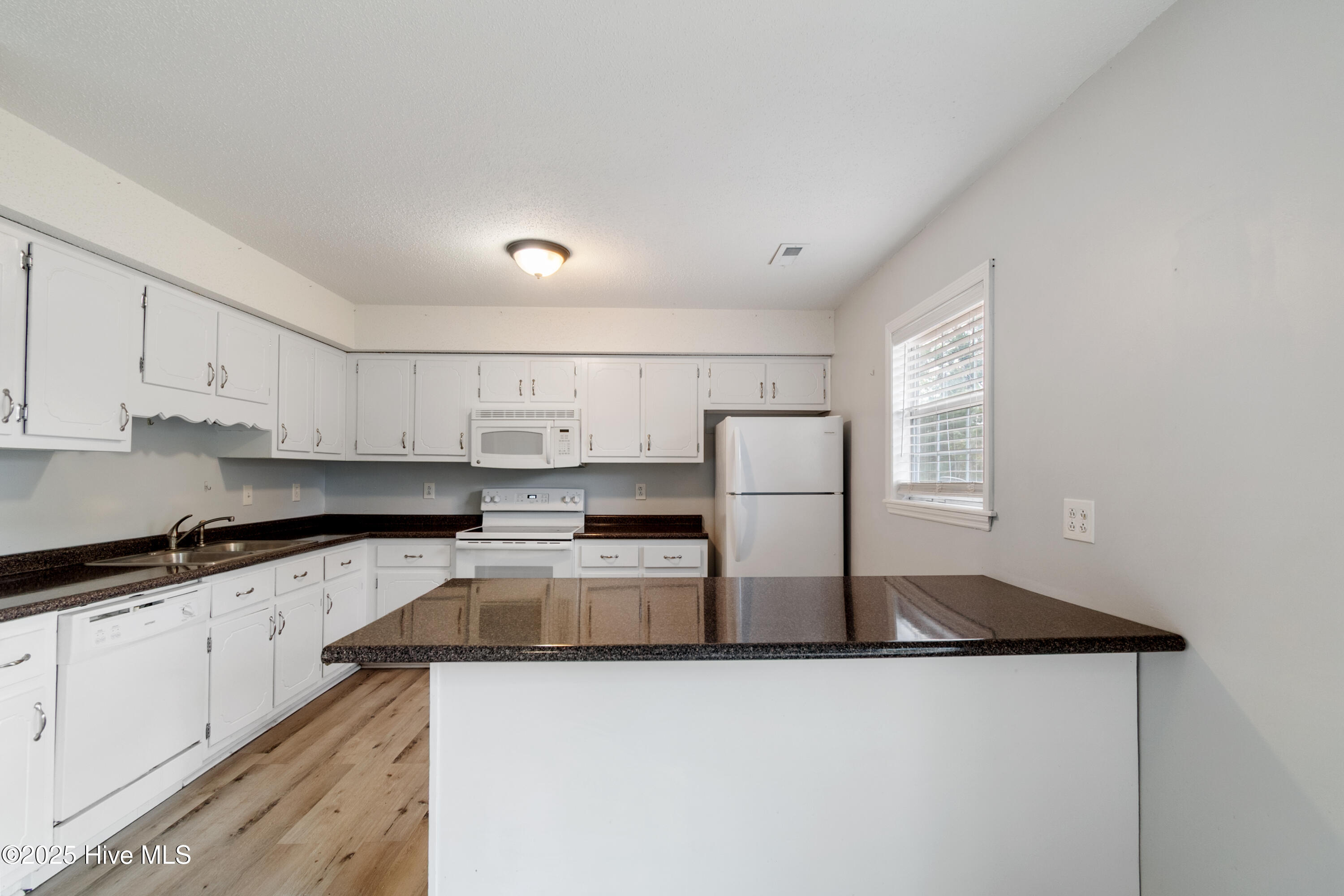 100539180 | Photo 11