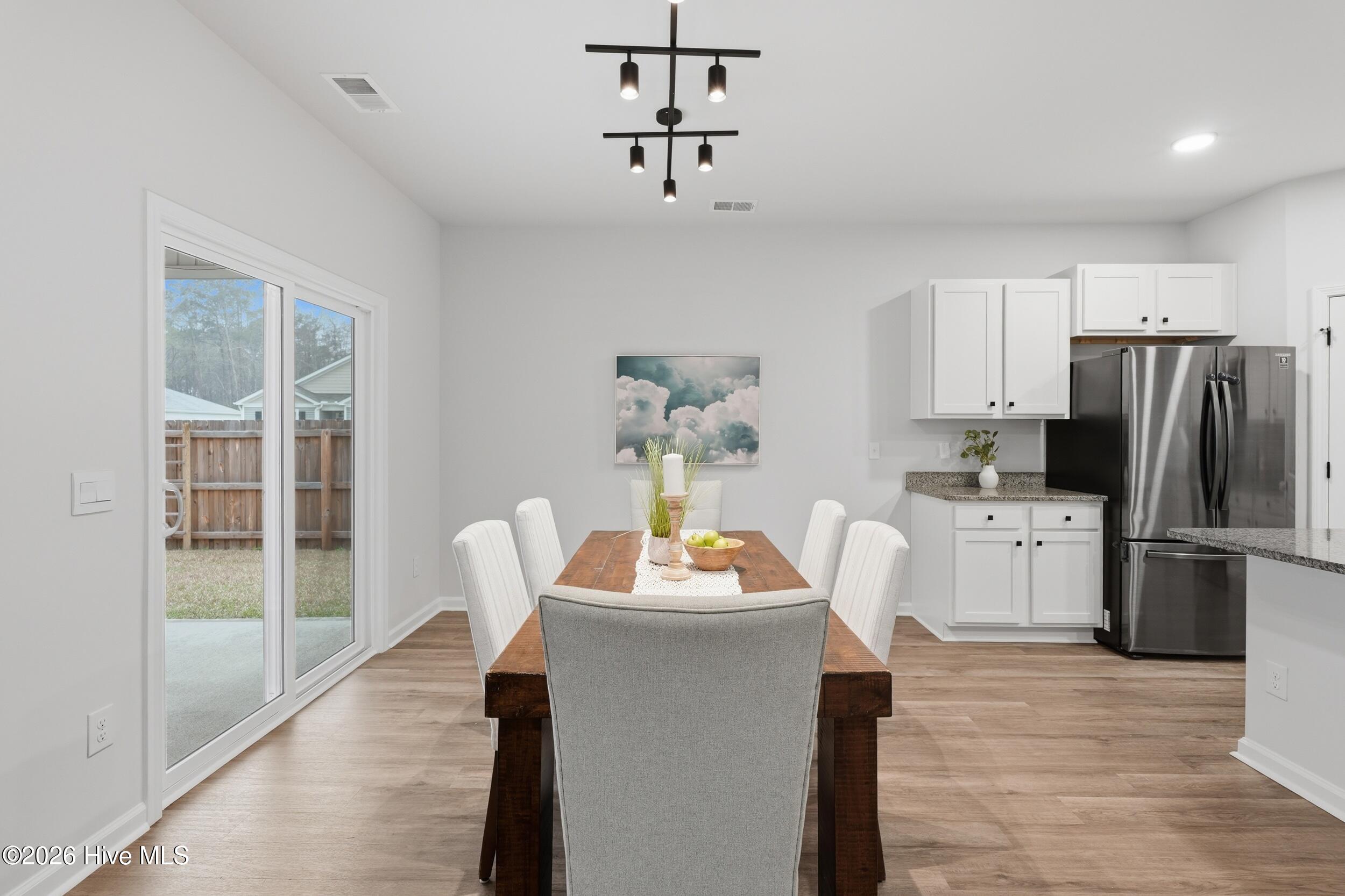 100561033 | Photo 17