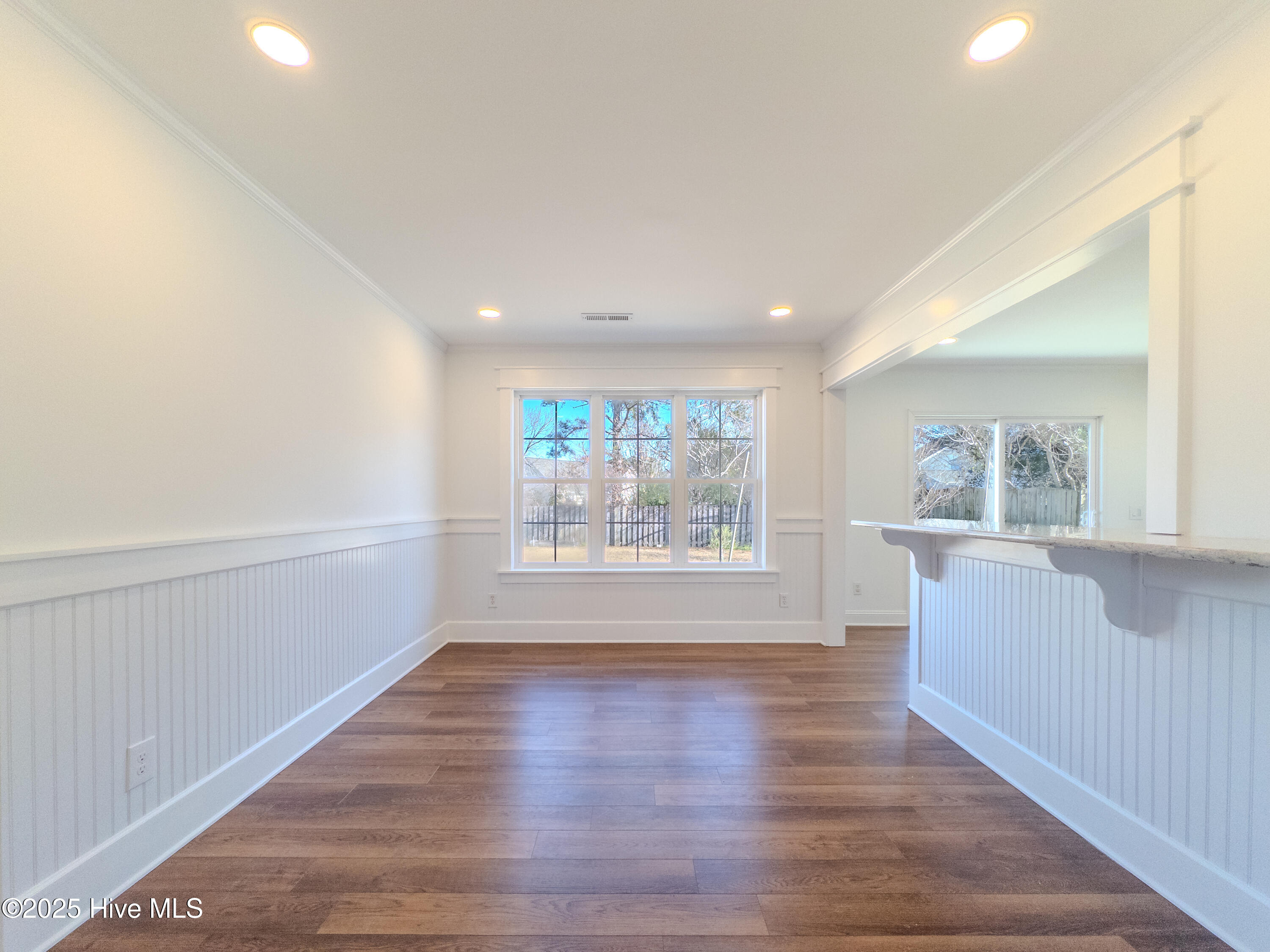 100546237 | Photo 37