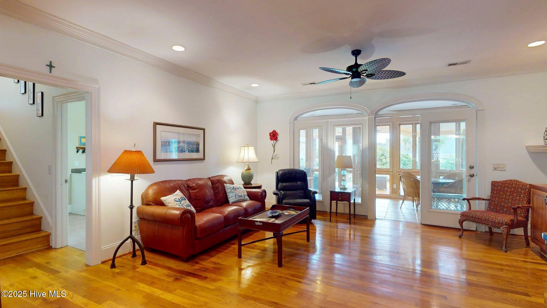 100528011 | Photo 16