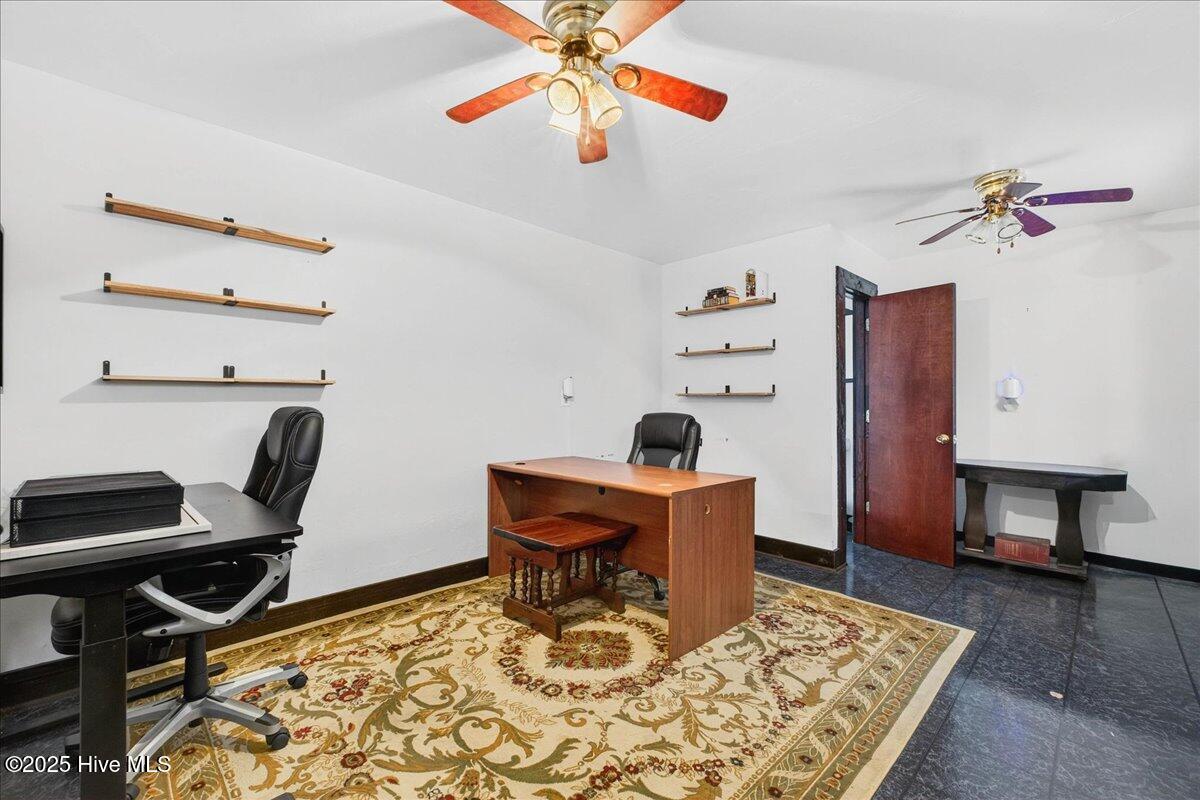 100543204 | Photo 54