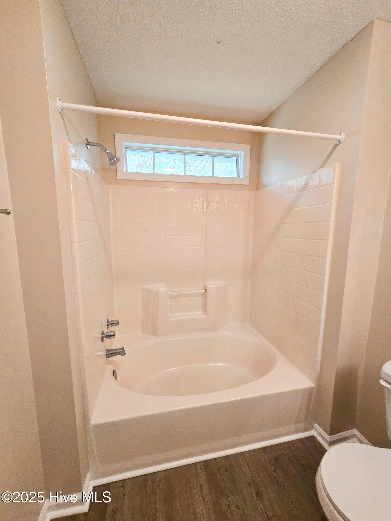 100533714 | Photo 14